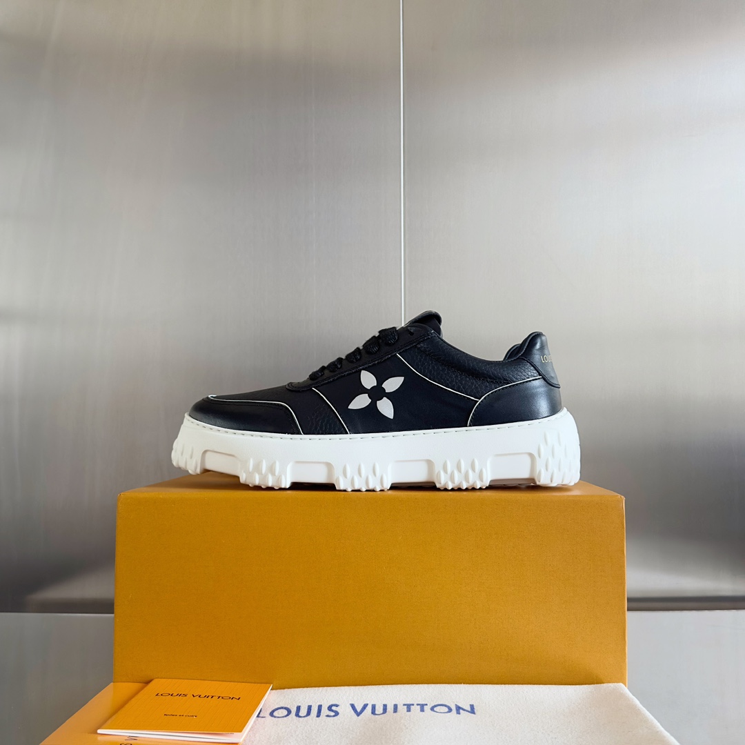 Louis Vuitton Male Sneakers M-l-s