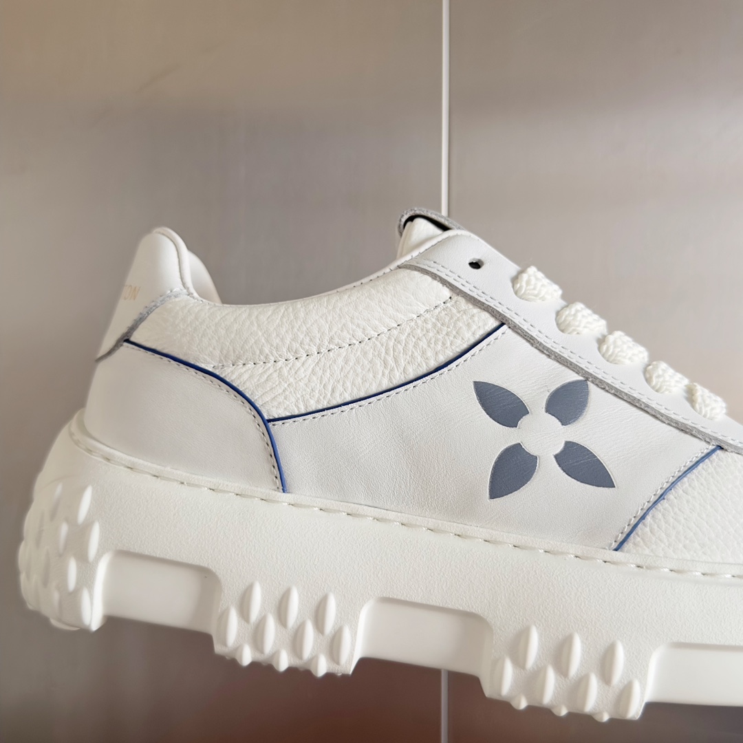 Louis Vuitton Male Sneakers M-l-s