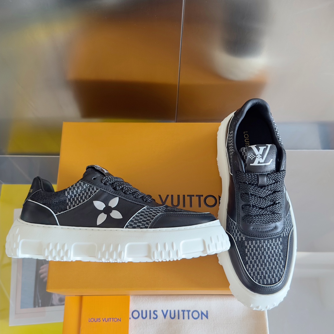 Louis Vuitton Male Sneakers M-l-s