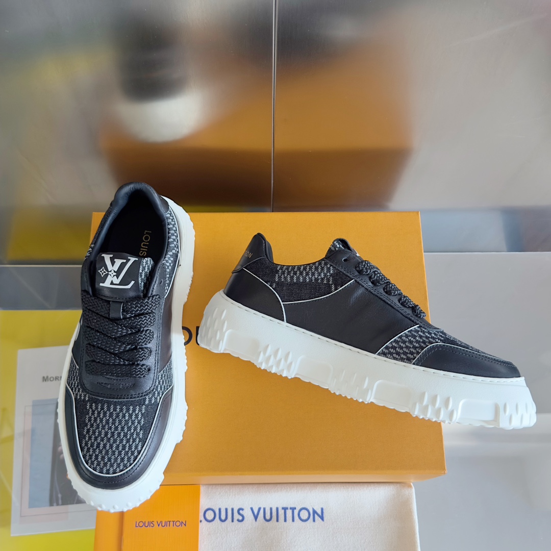 Louis Vuitton Male Sneakers M-l-s