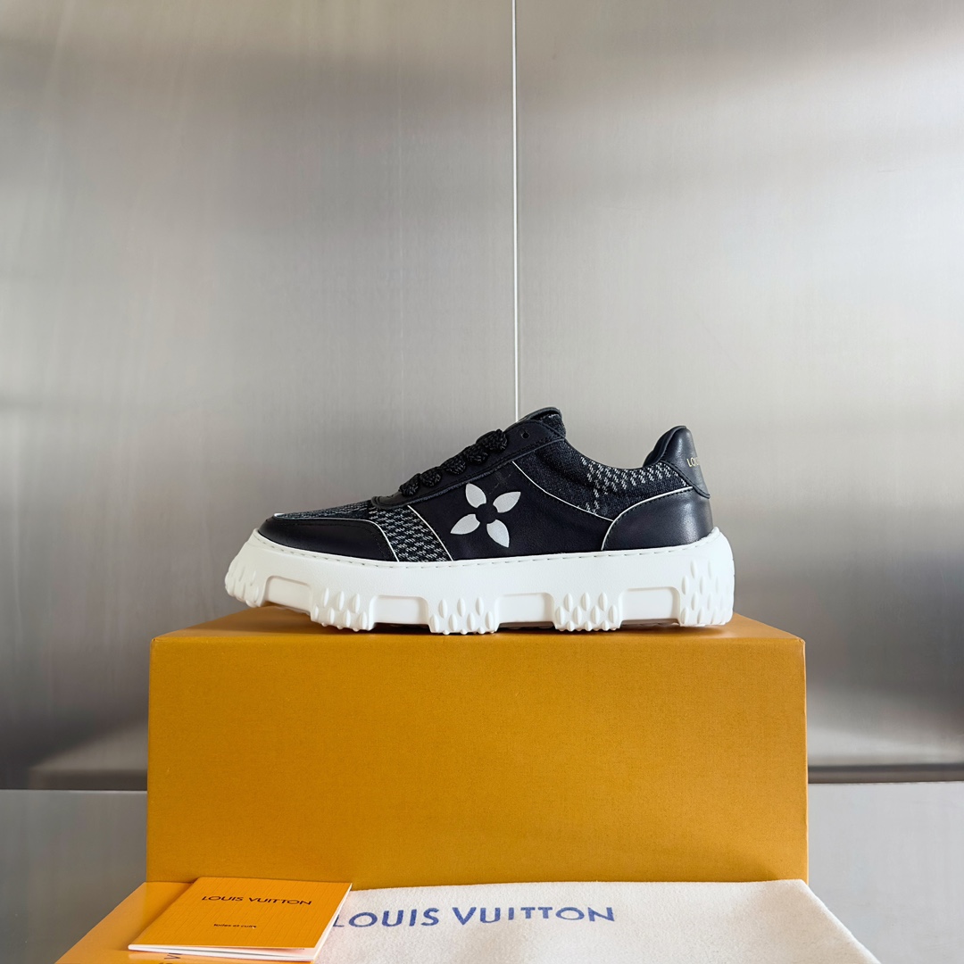 Louis Vuitton Male Sneakers M-l-s