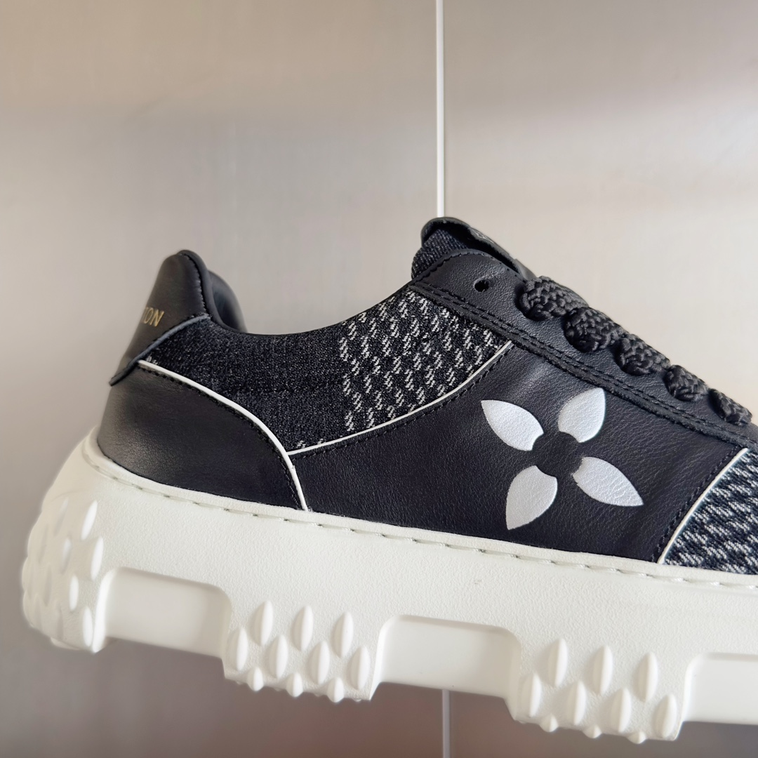 Louis Vuitton Male Sneakers M-l-s