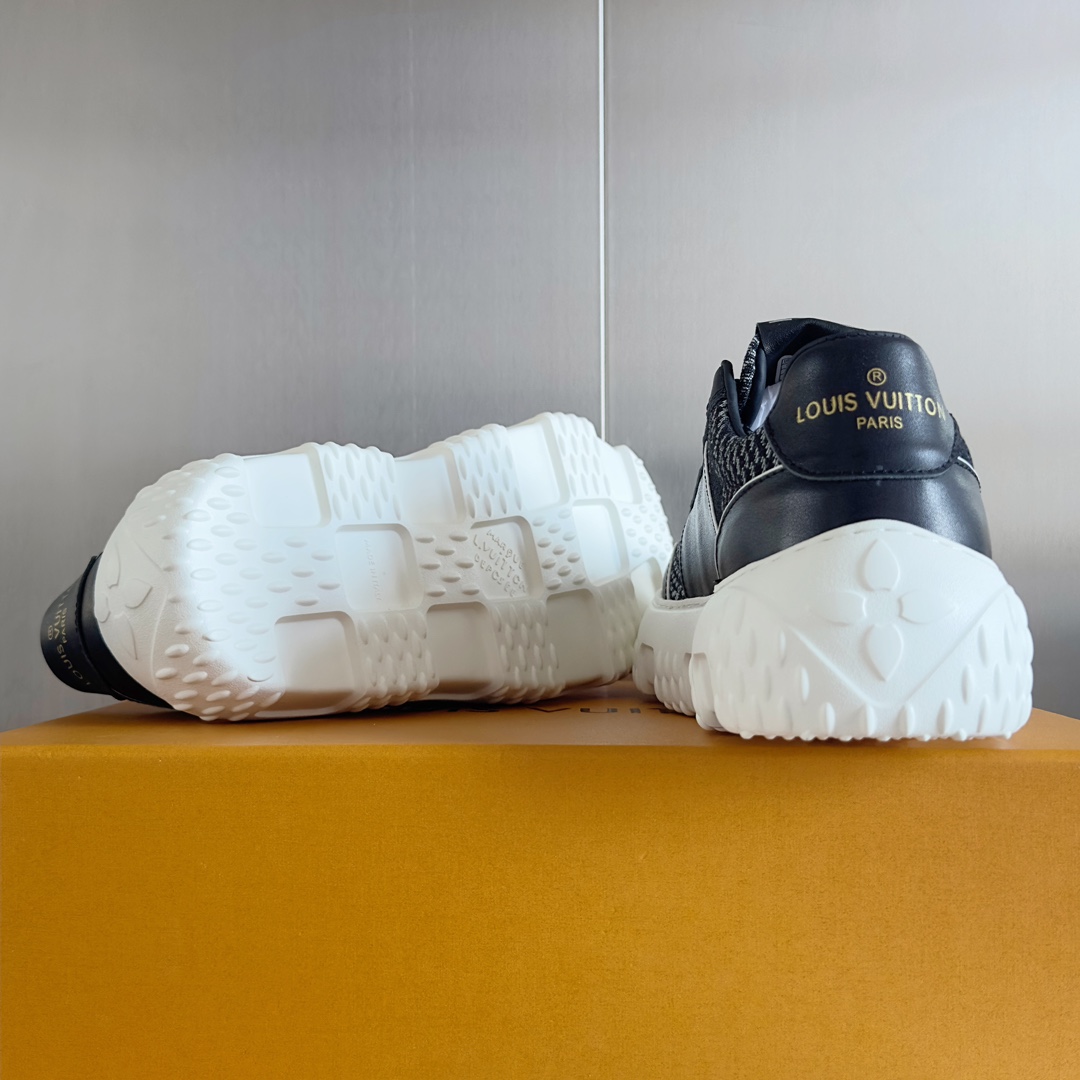 Louis Vuitton Male Sneakers M-l-s