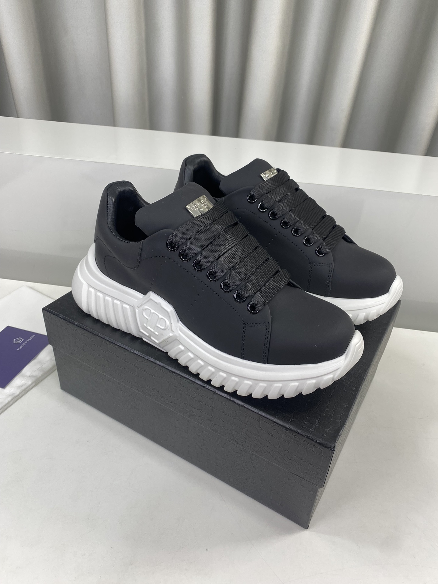Male Sneakers L