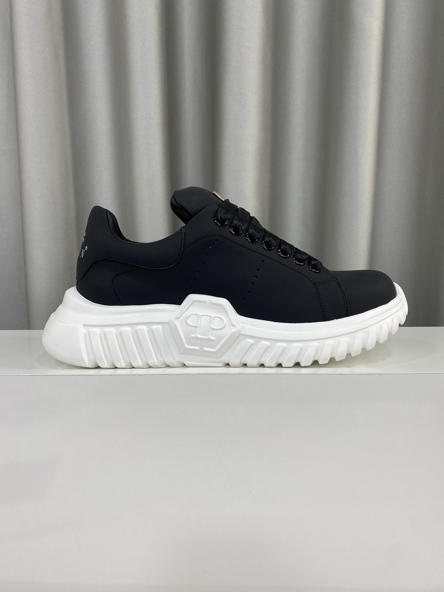 Male Sneakers L