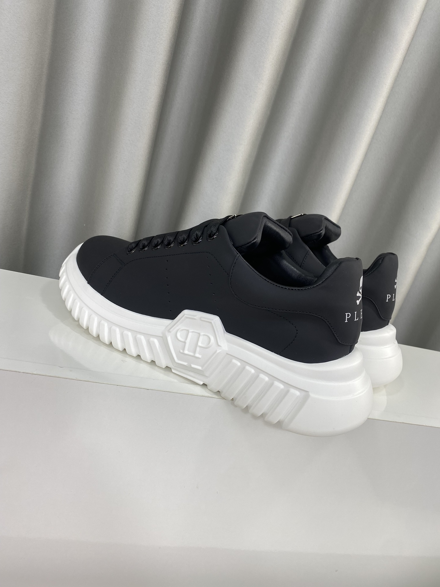 Male Sneakers L
