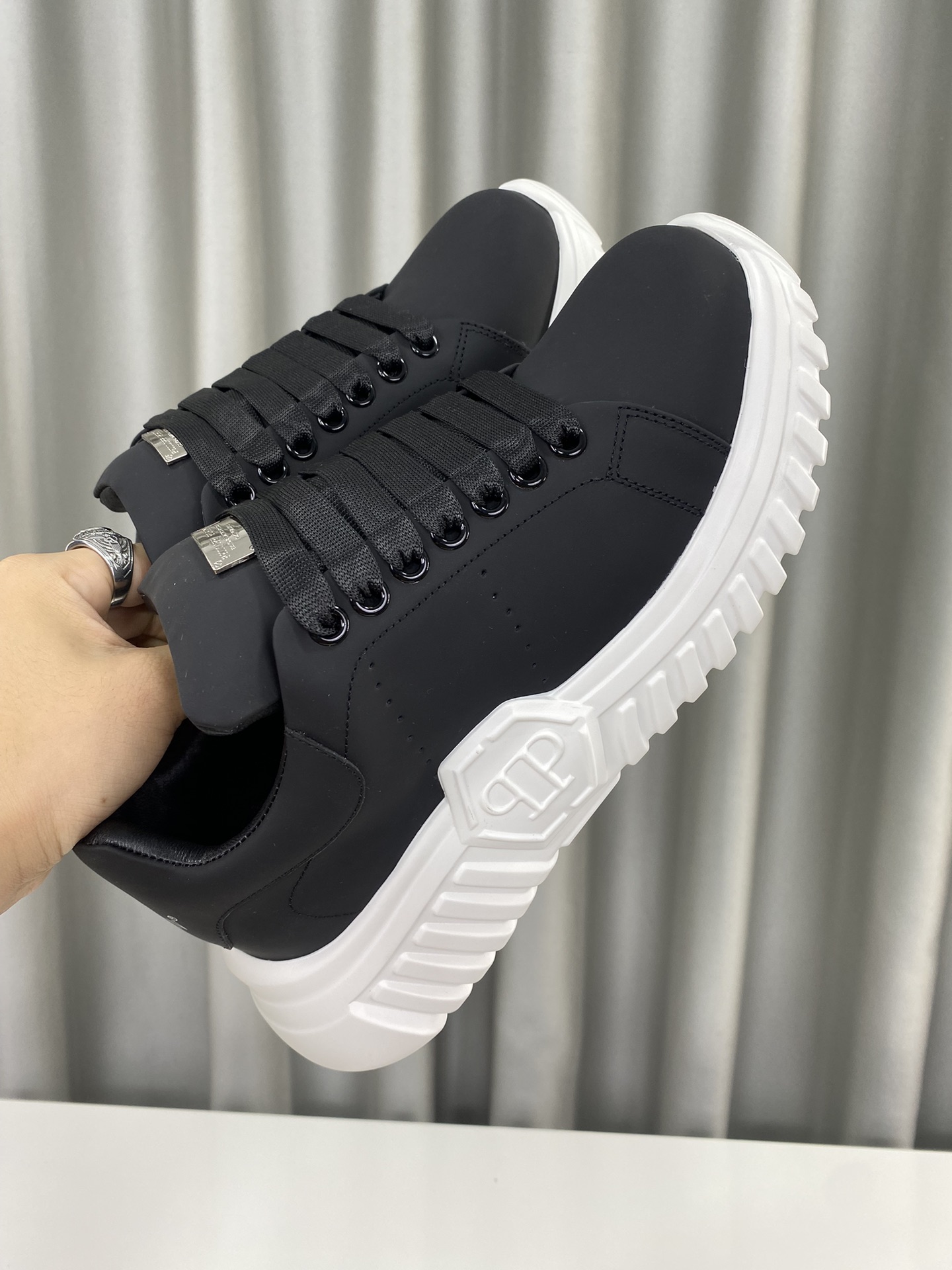 Male Sneakers L