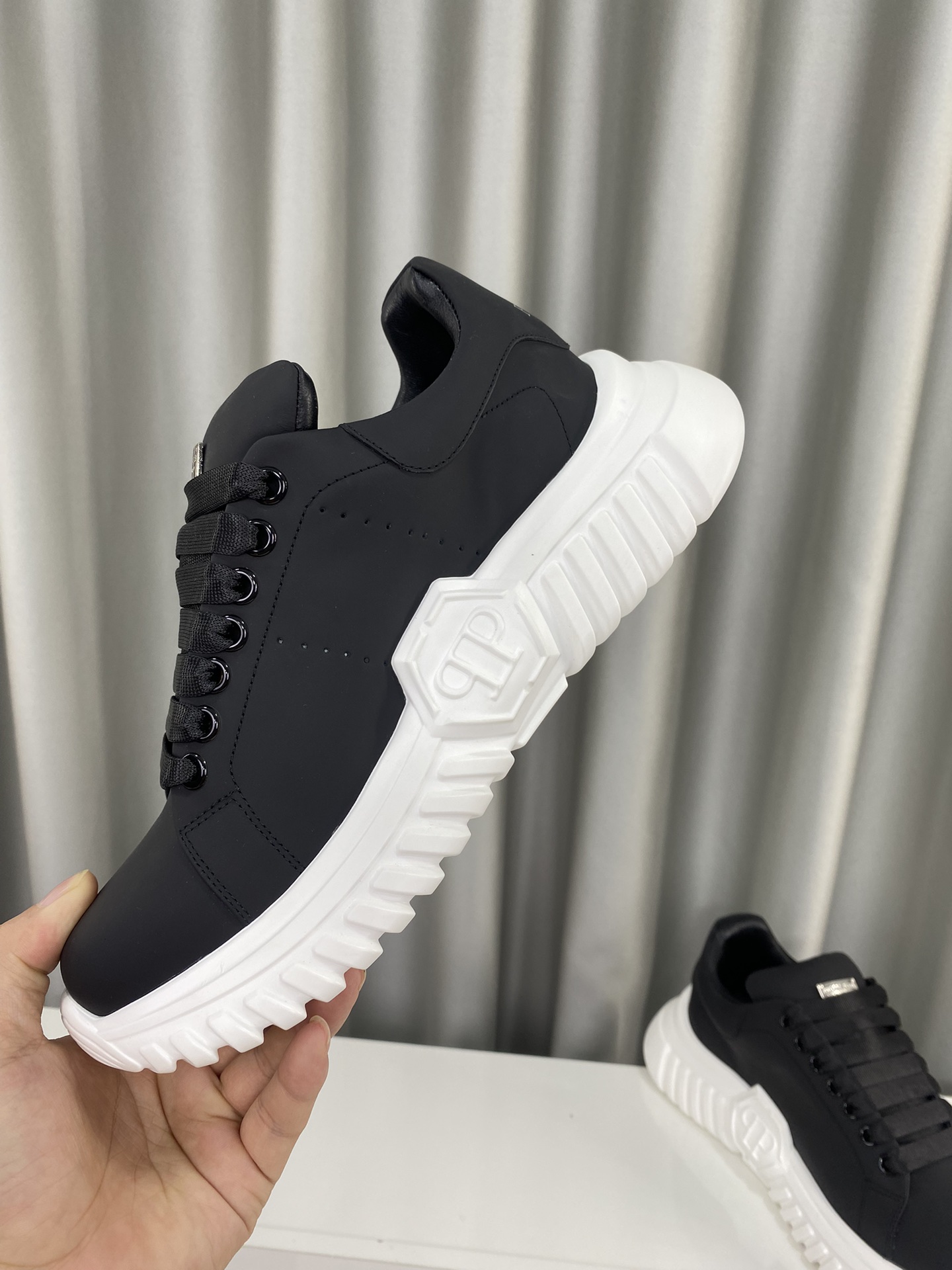 Male Sneakers L