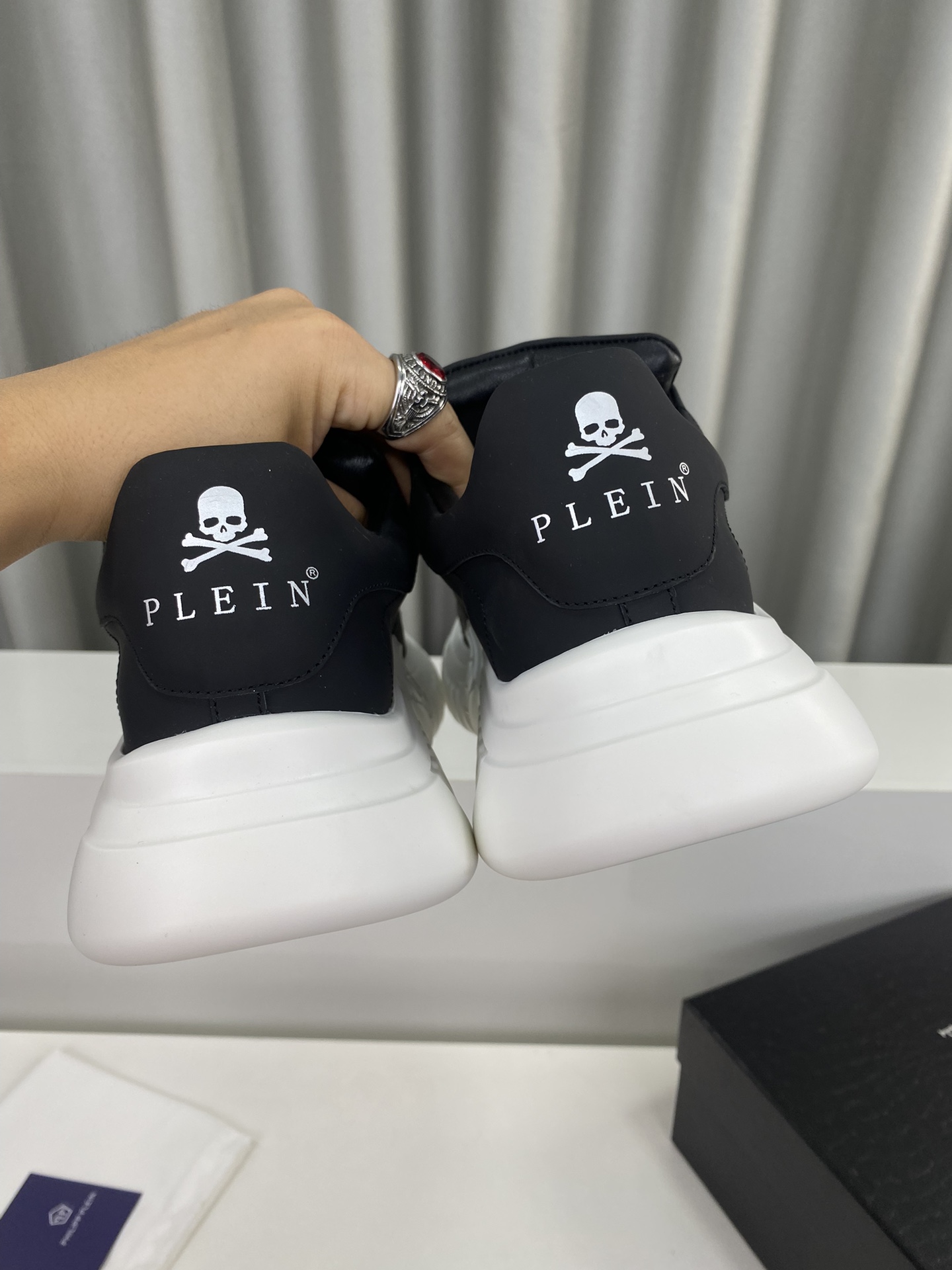 Male Sneakers L