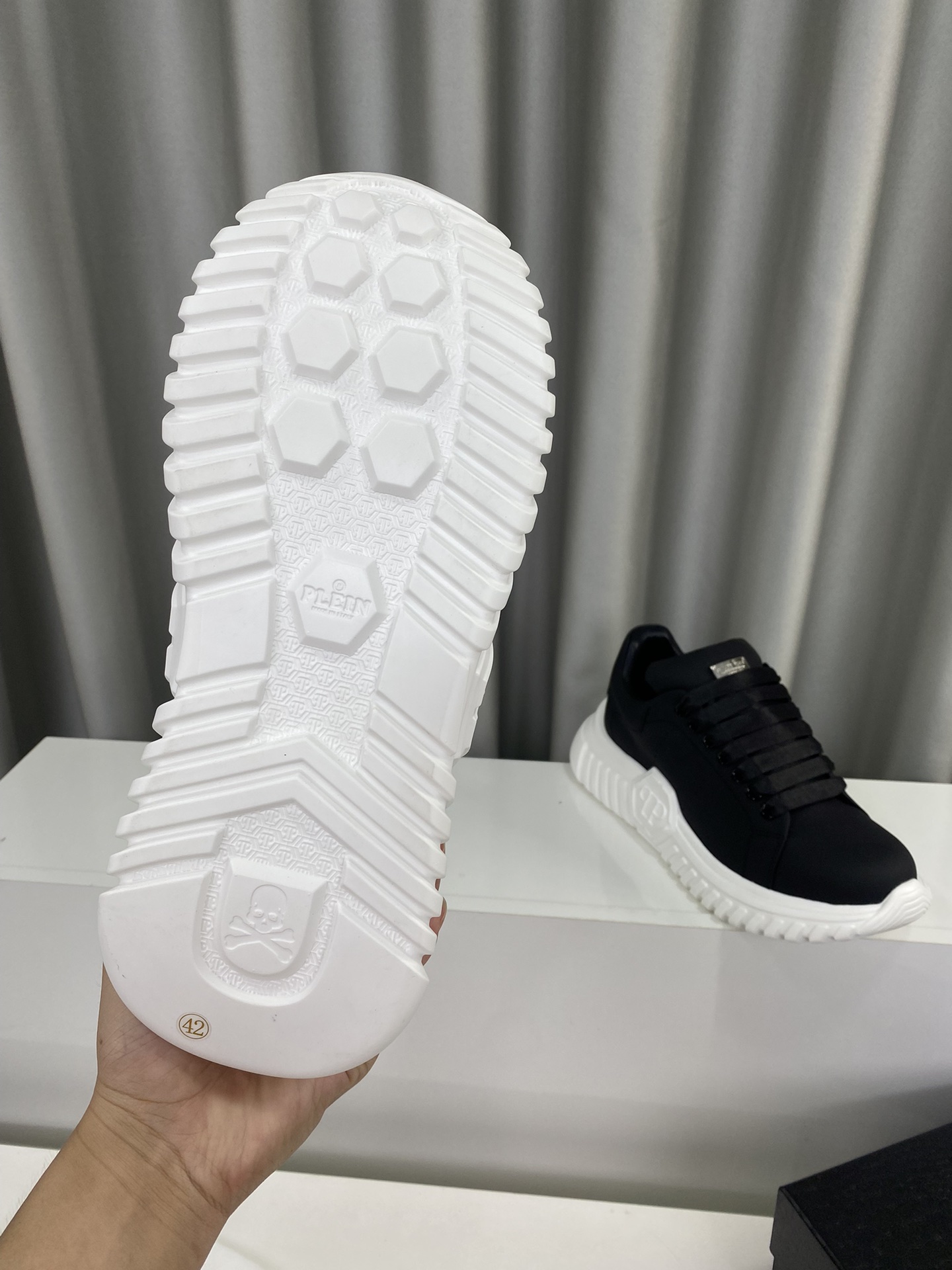 Male Sneakers L