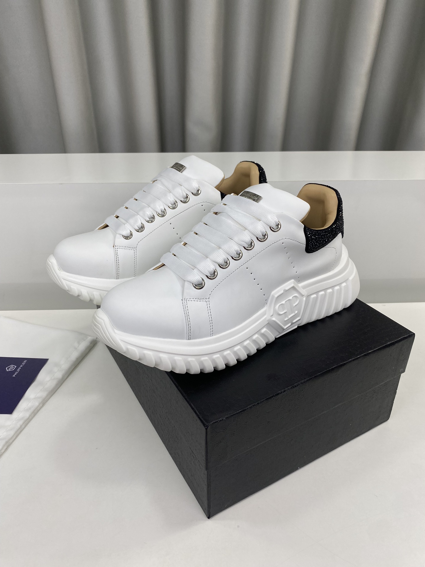 Male Sneakers L