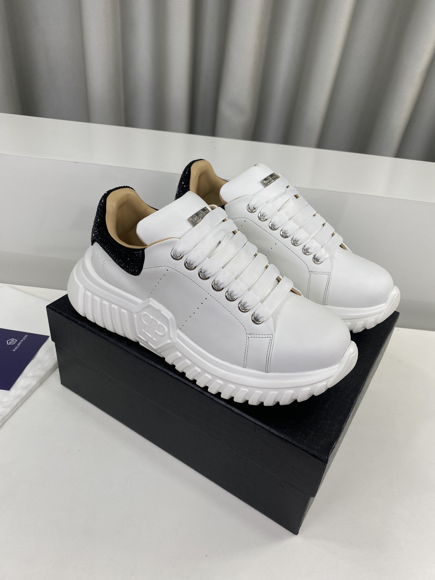 Male Sneakers L
