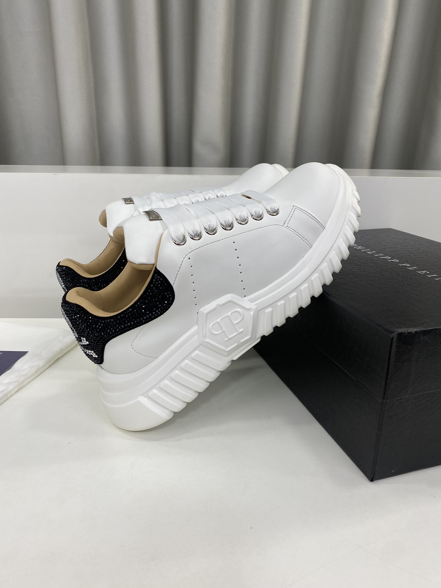 Male Sneakers L