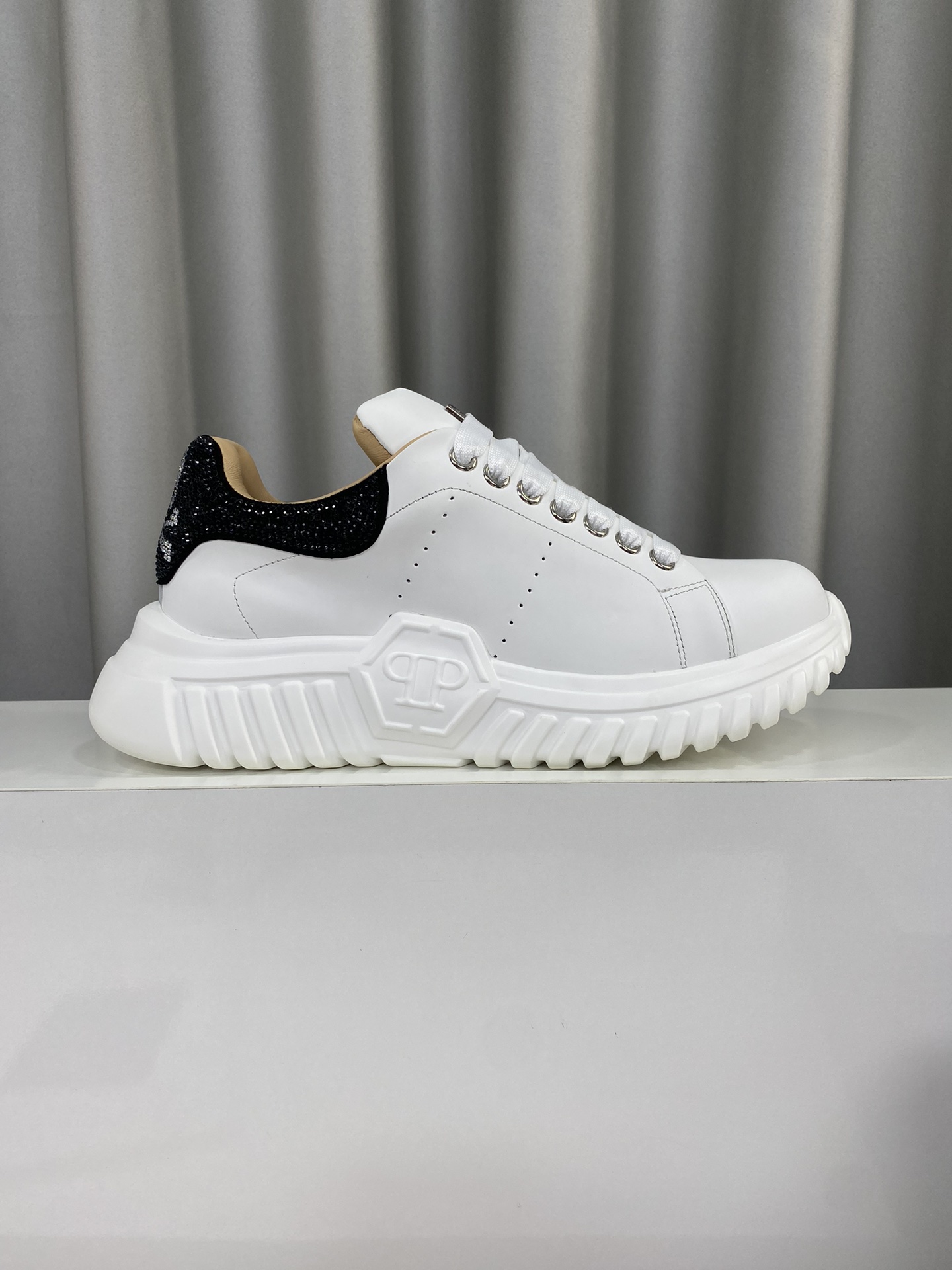 Male Sneakers L