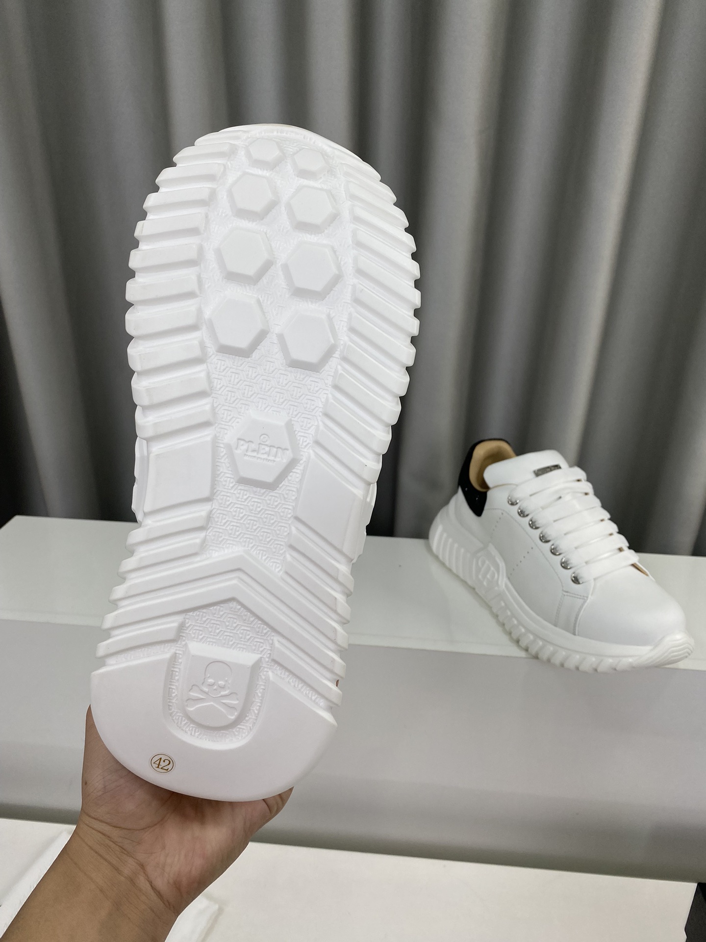 Male Sneakers L