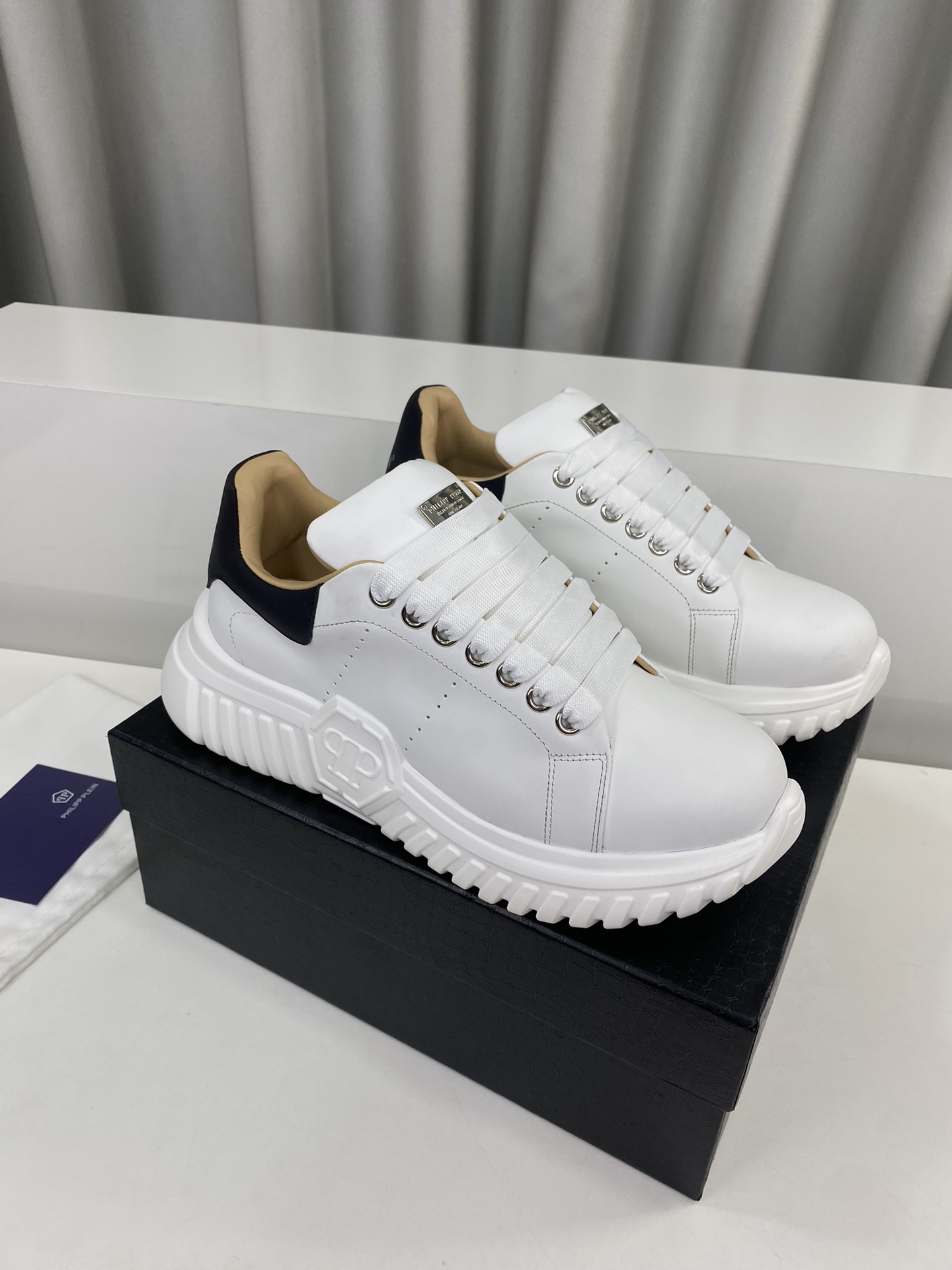Male Sneakers L