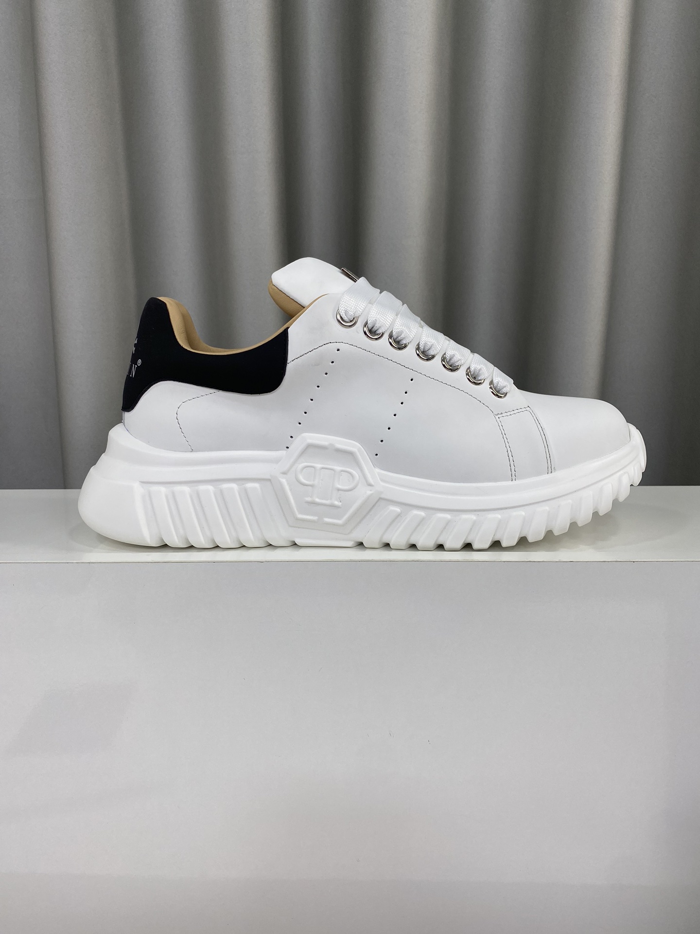 Male Sneakers L