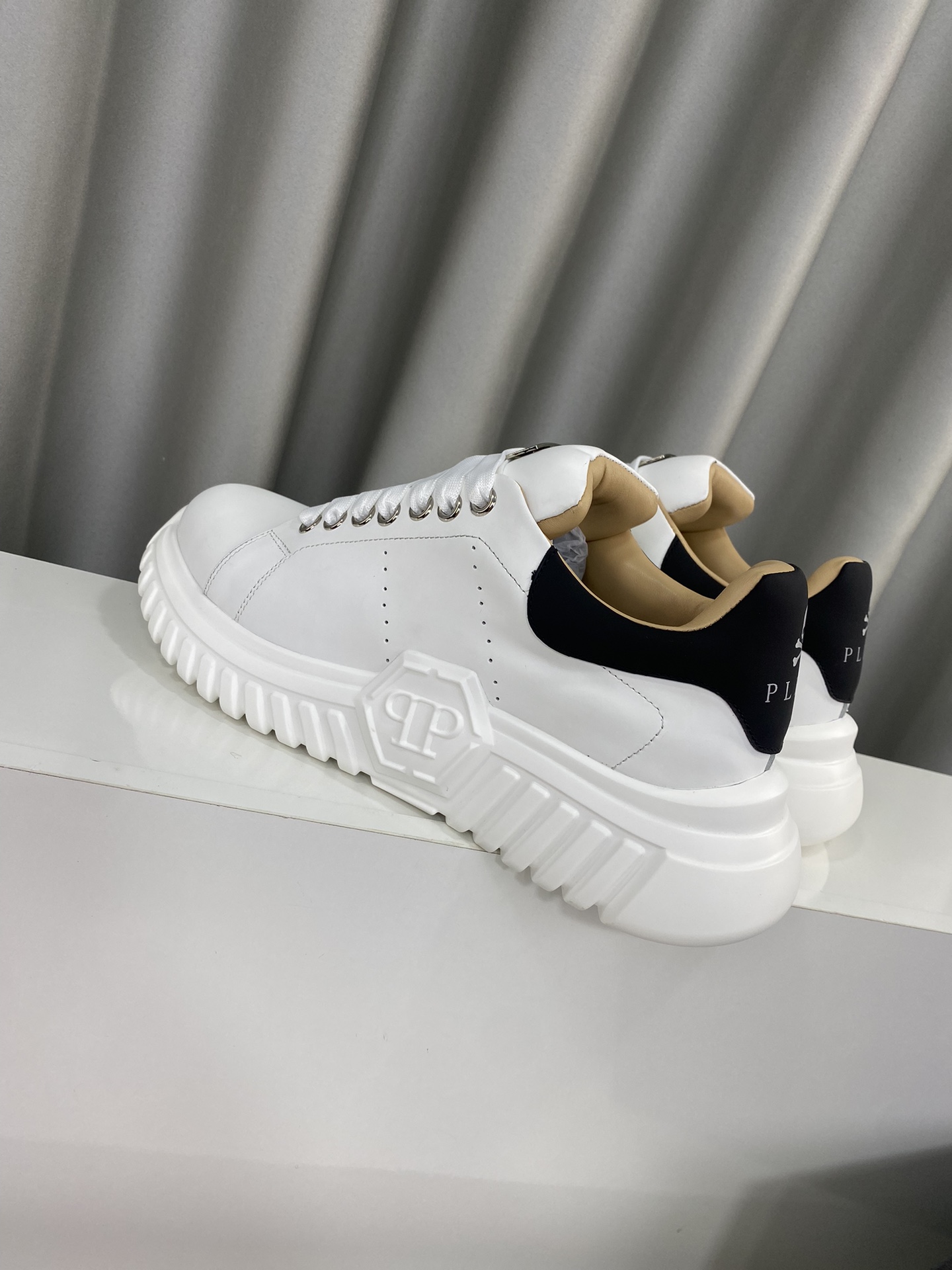 Male Sneakers L