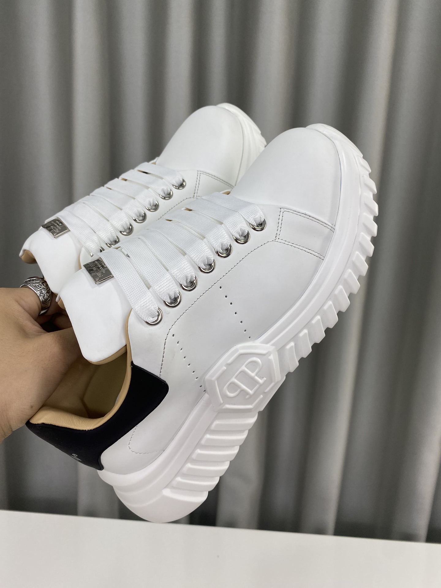 Male Sneakers L