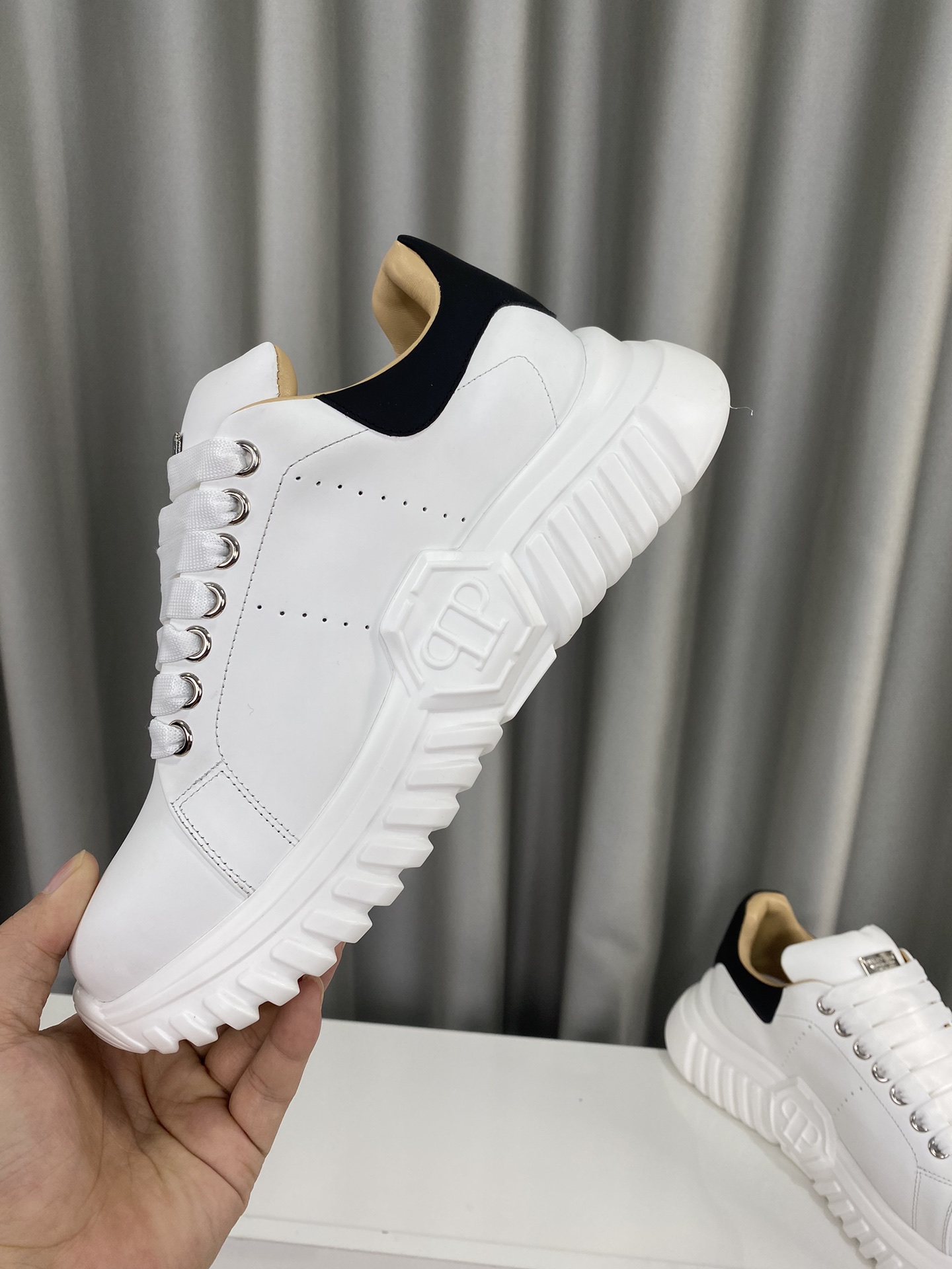 Male Sneakers L