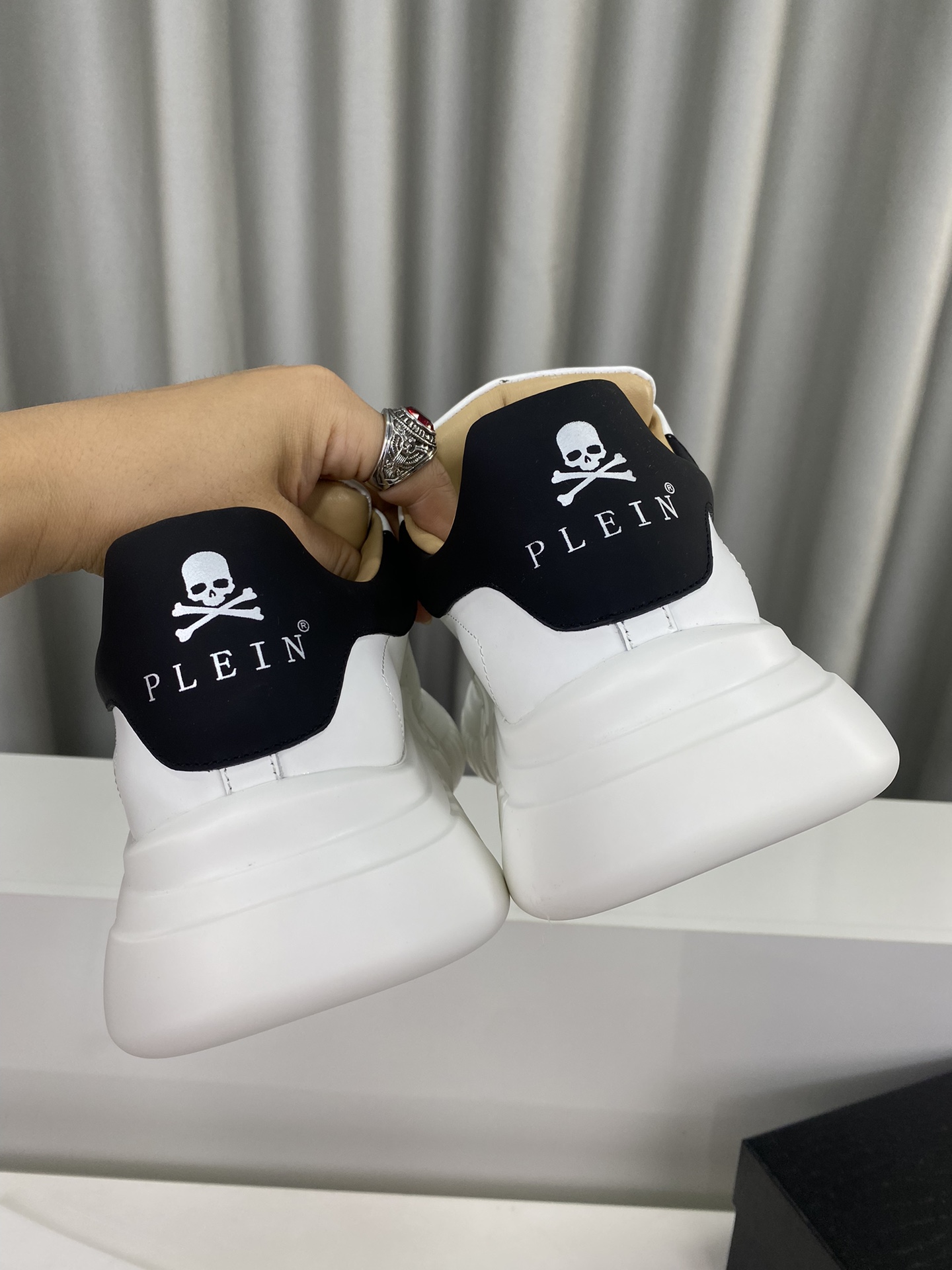 Male Sneakers L