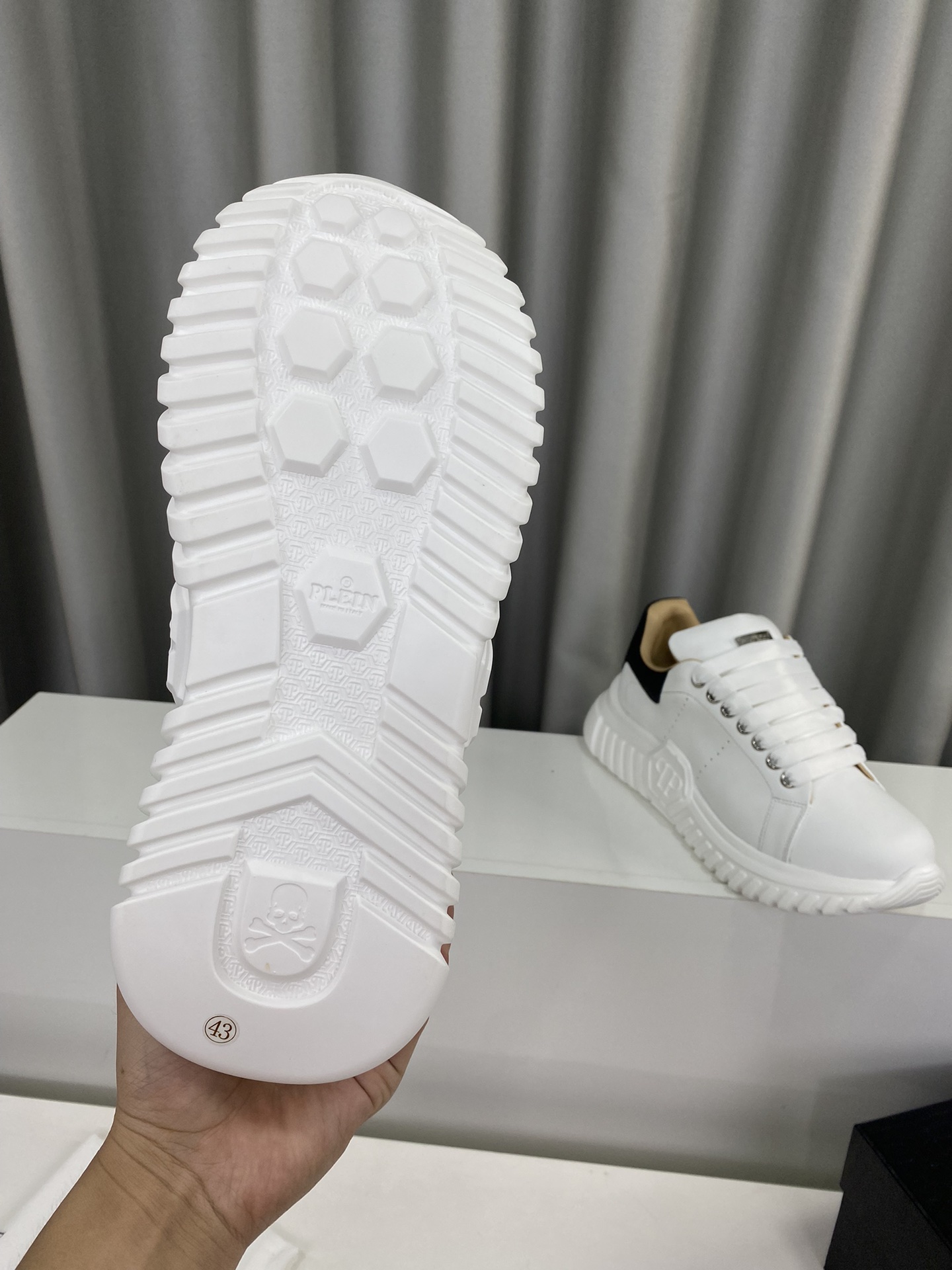 Male Sneakers L