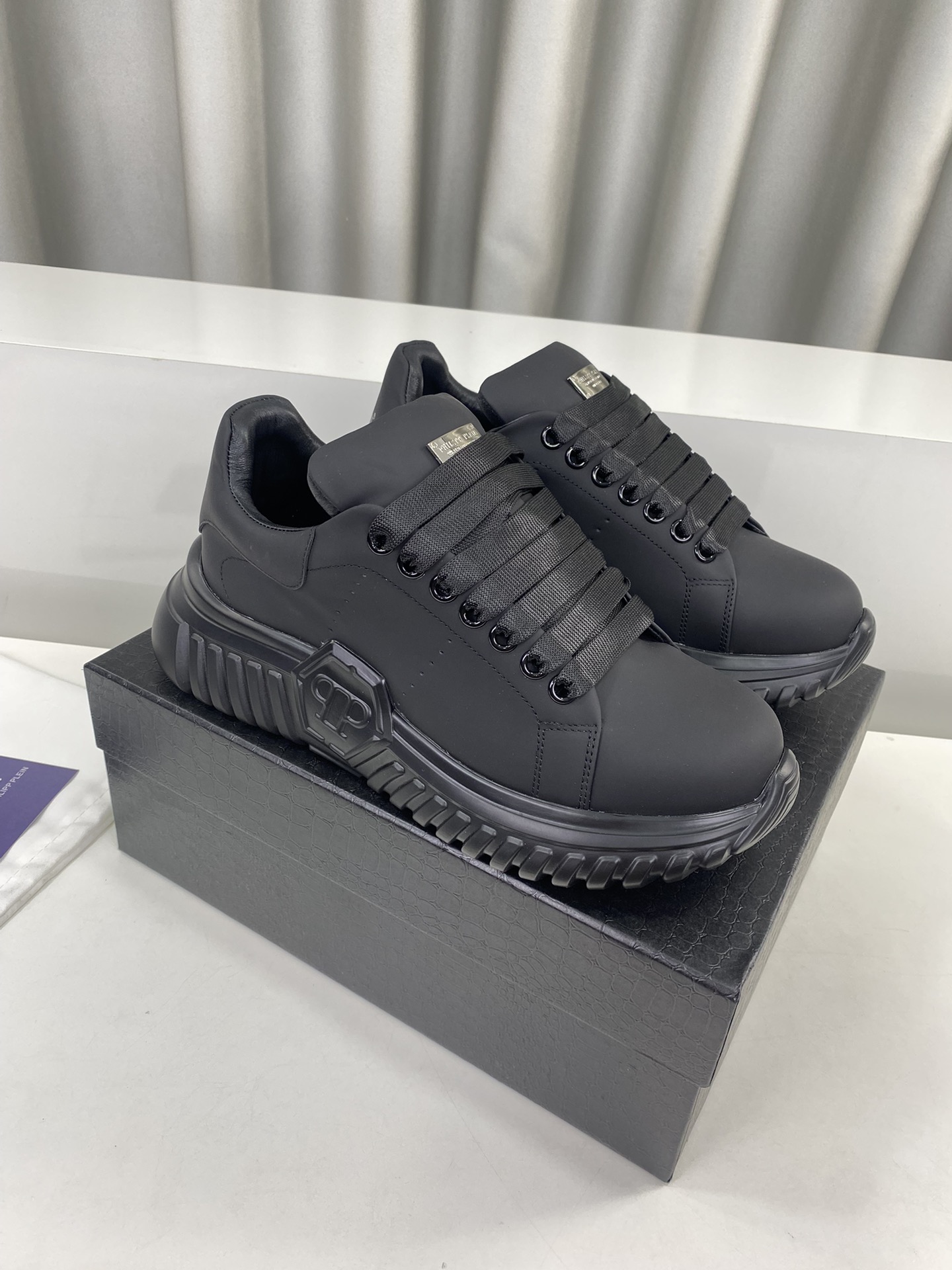 Male Sneakers L