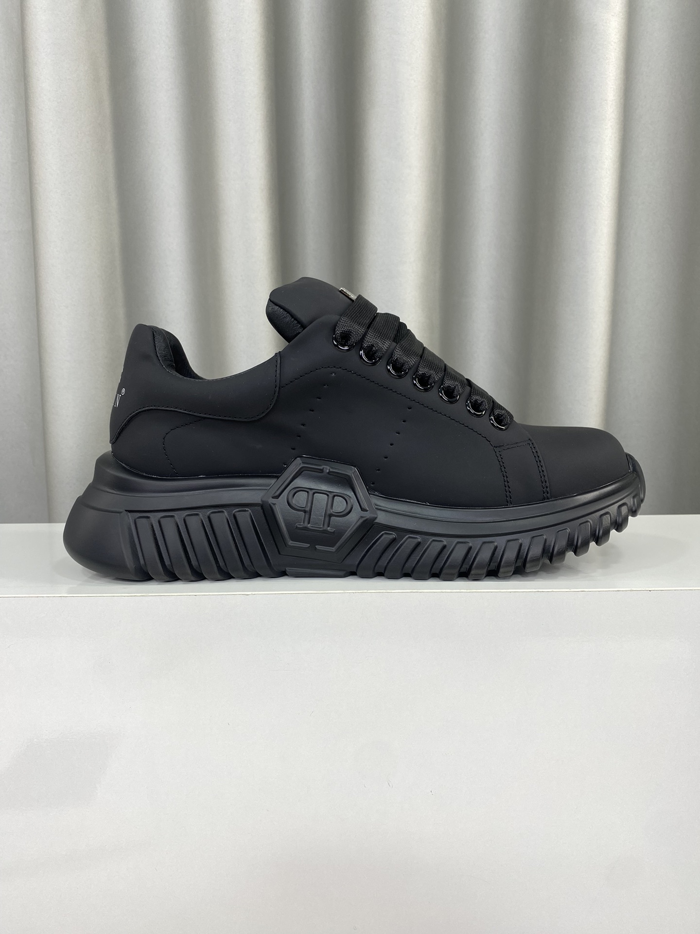 Male Sneakers L
