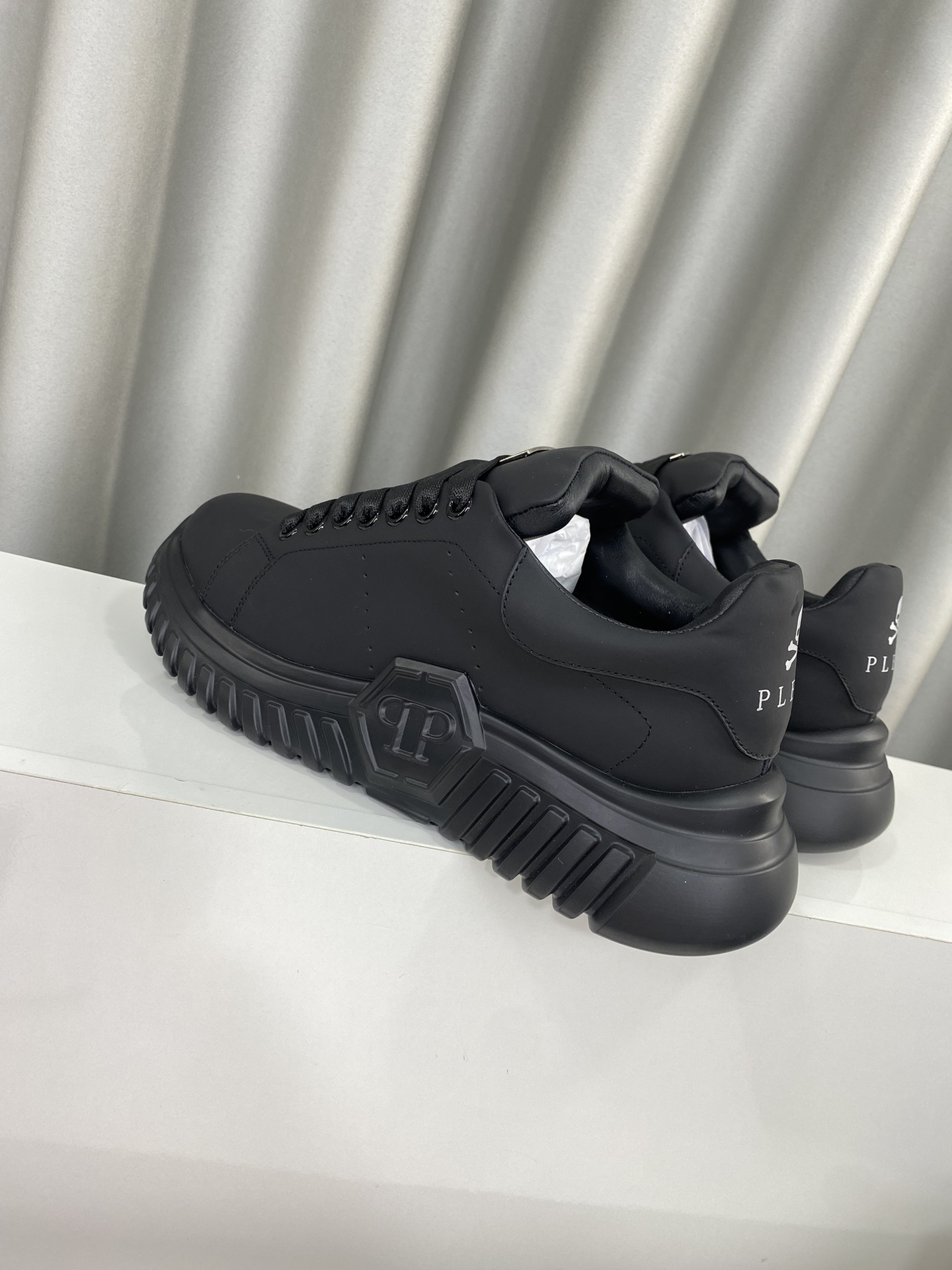 Male Sneakers L