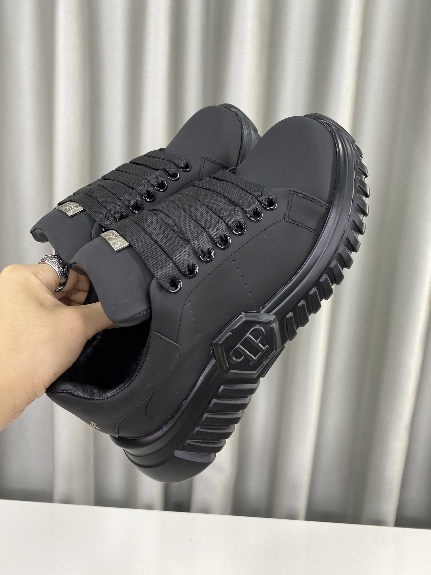 Male Sneakers L