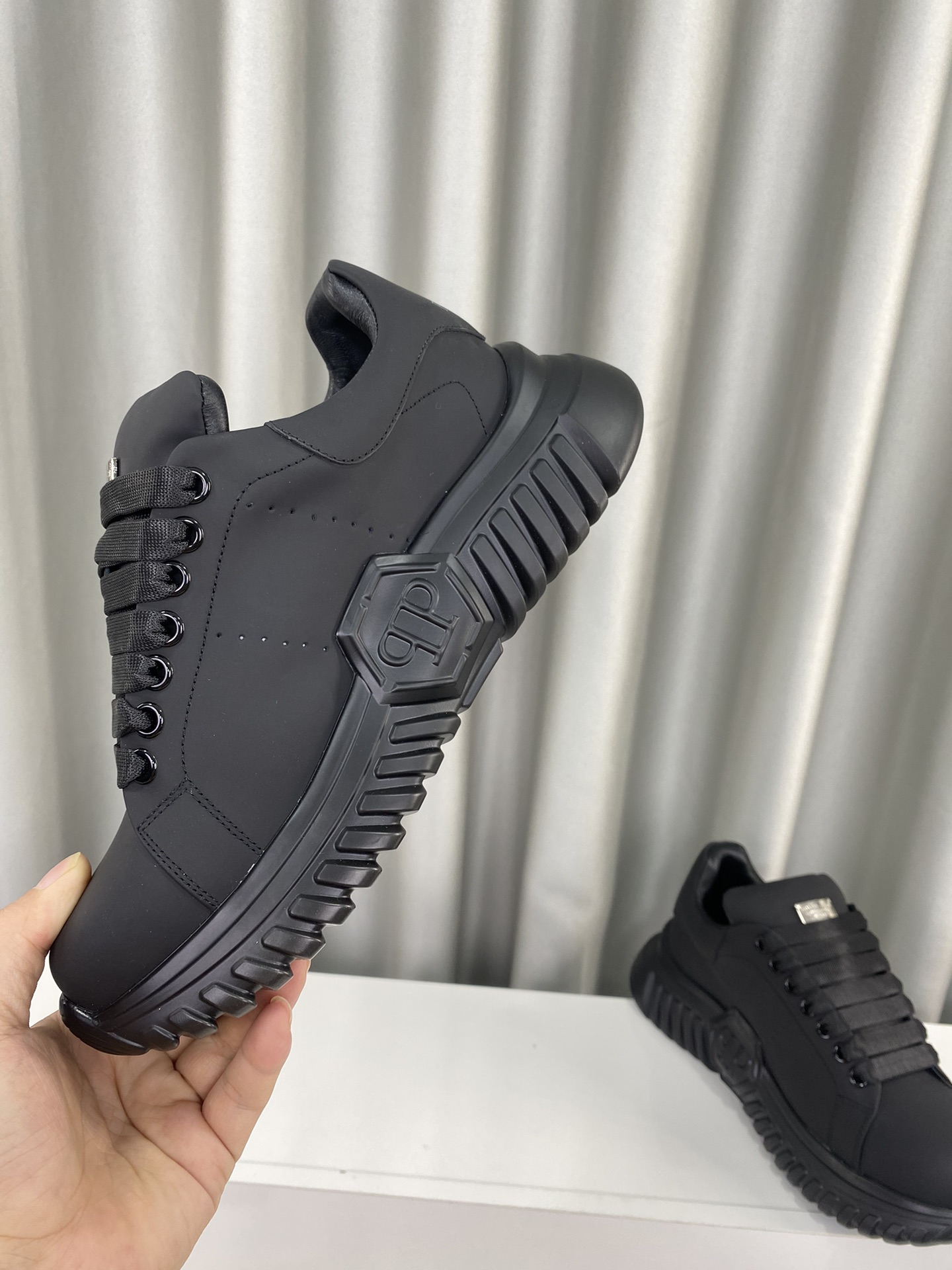 Male Sneakers L