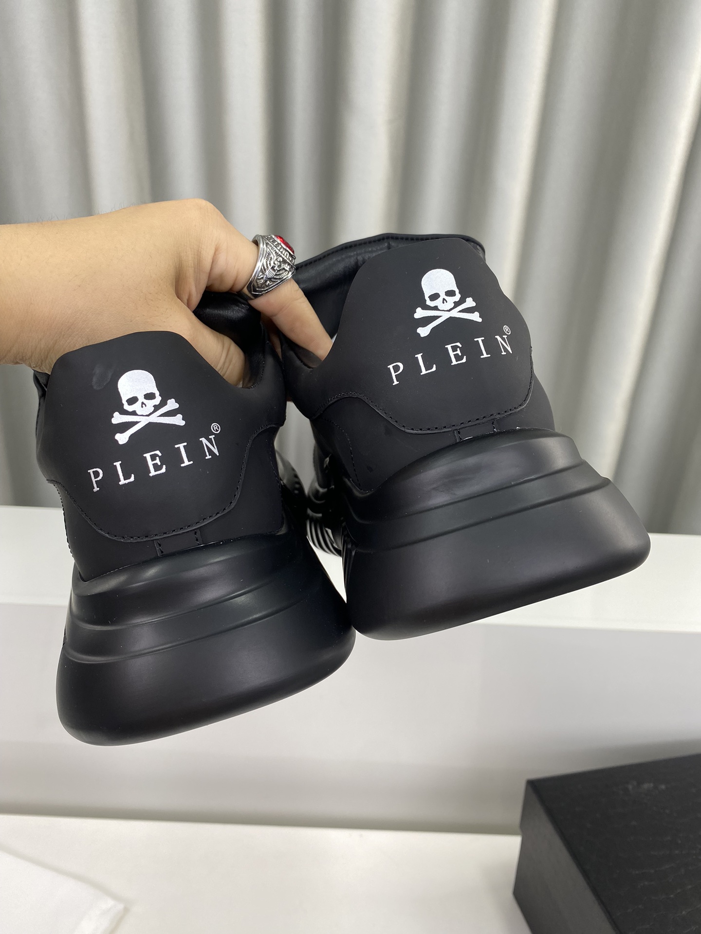 Male Sneakers L