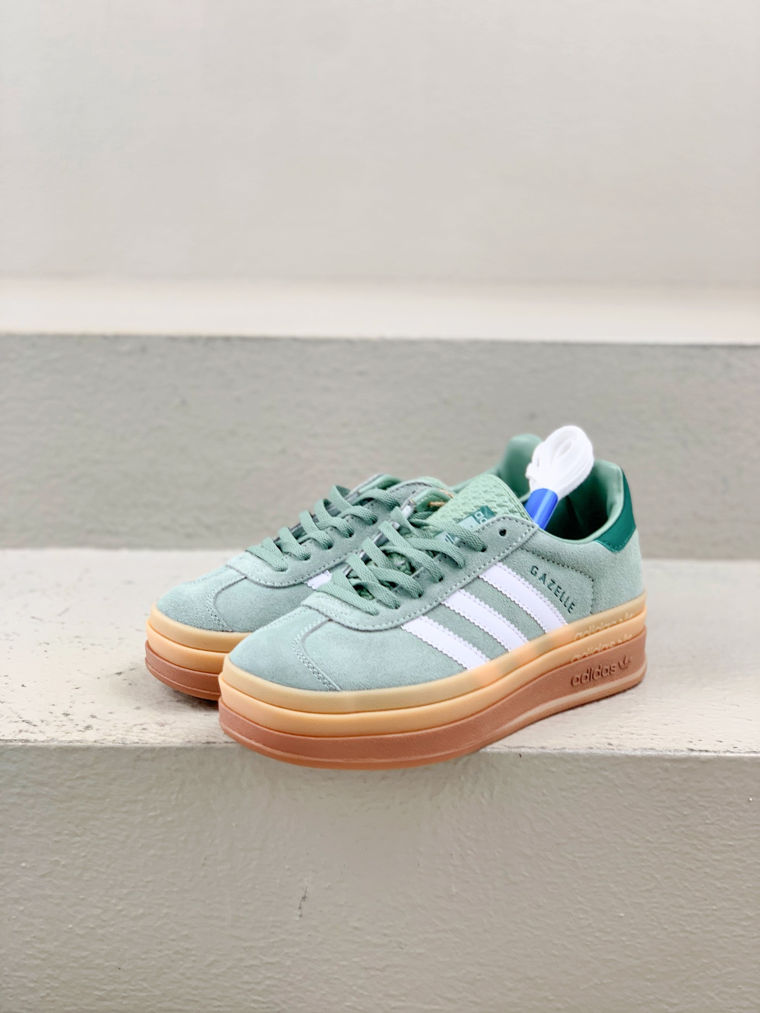 Female Board Shoes White L-s