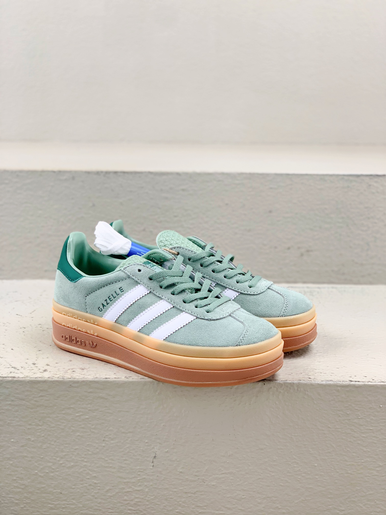 Female Board Shoes White L-s