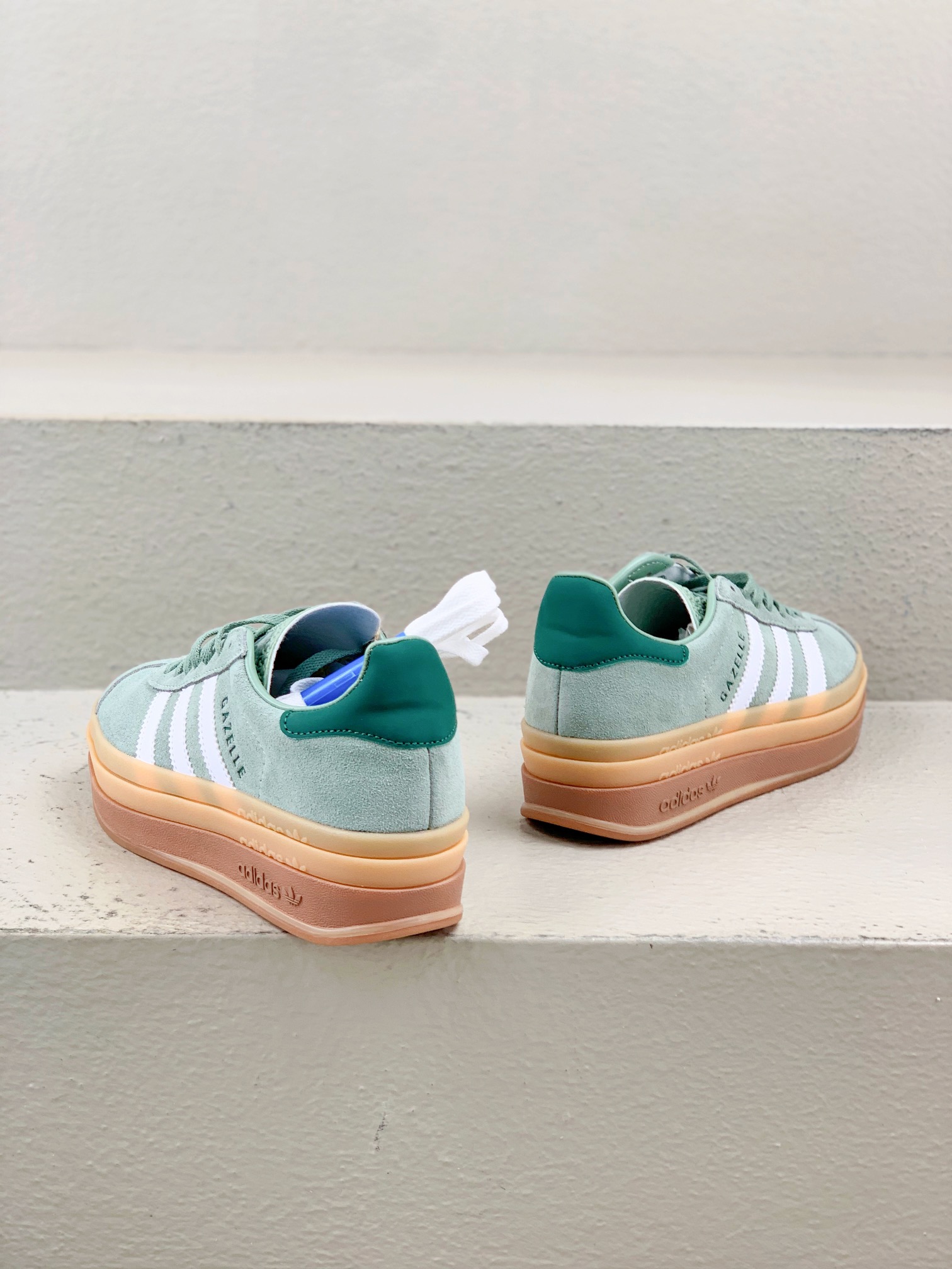 Female Board Shoes White L-s