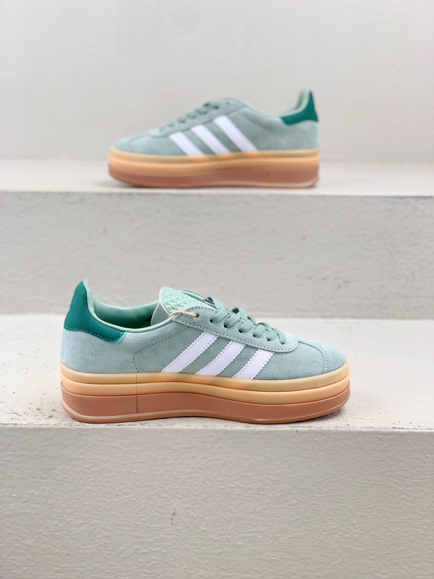 Female Board Shoes White L-s