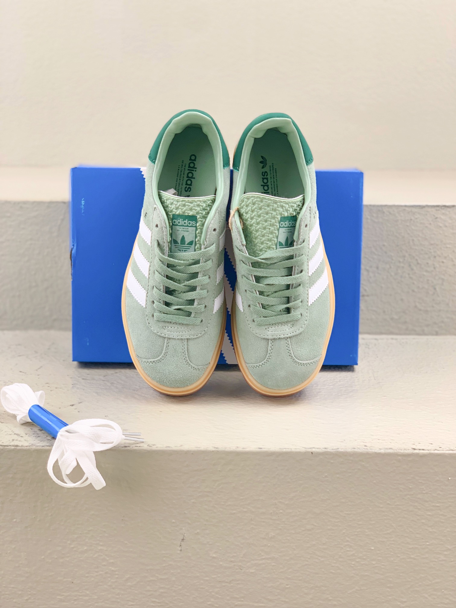 Female Board Shoes White L-s