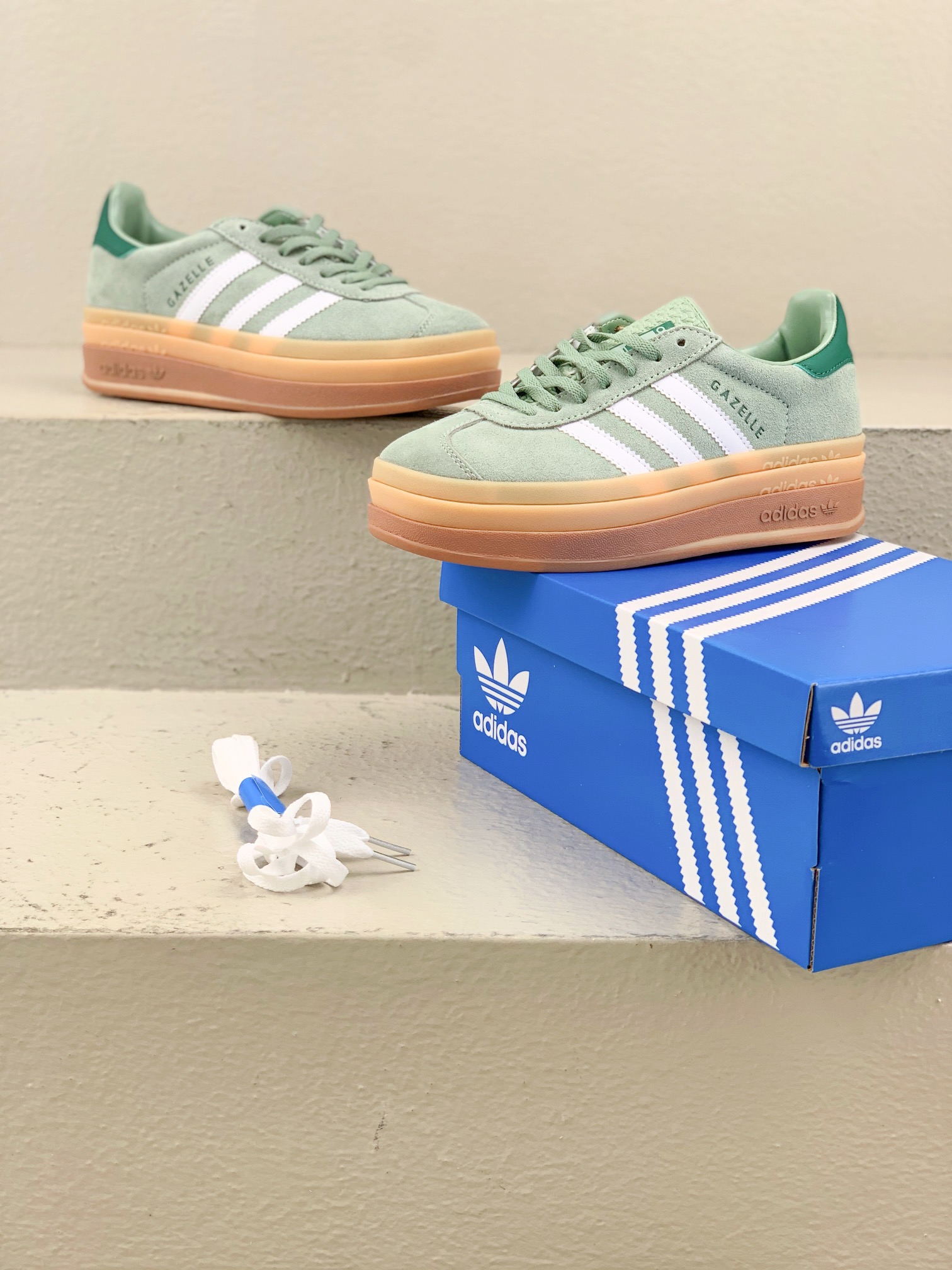 Female Board Shoes White L-s