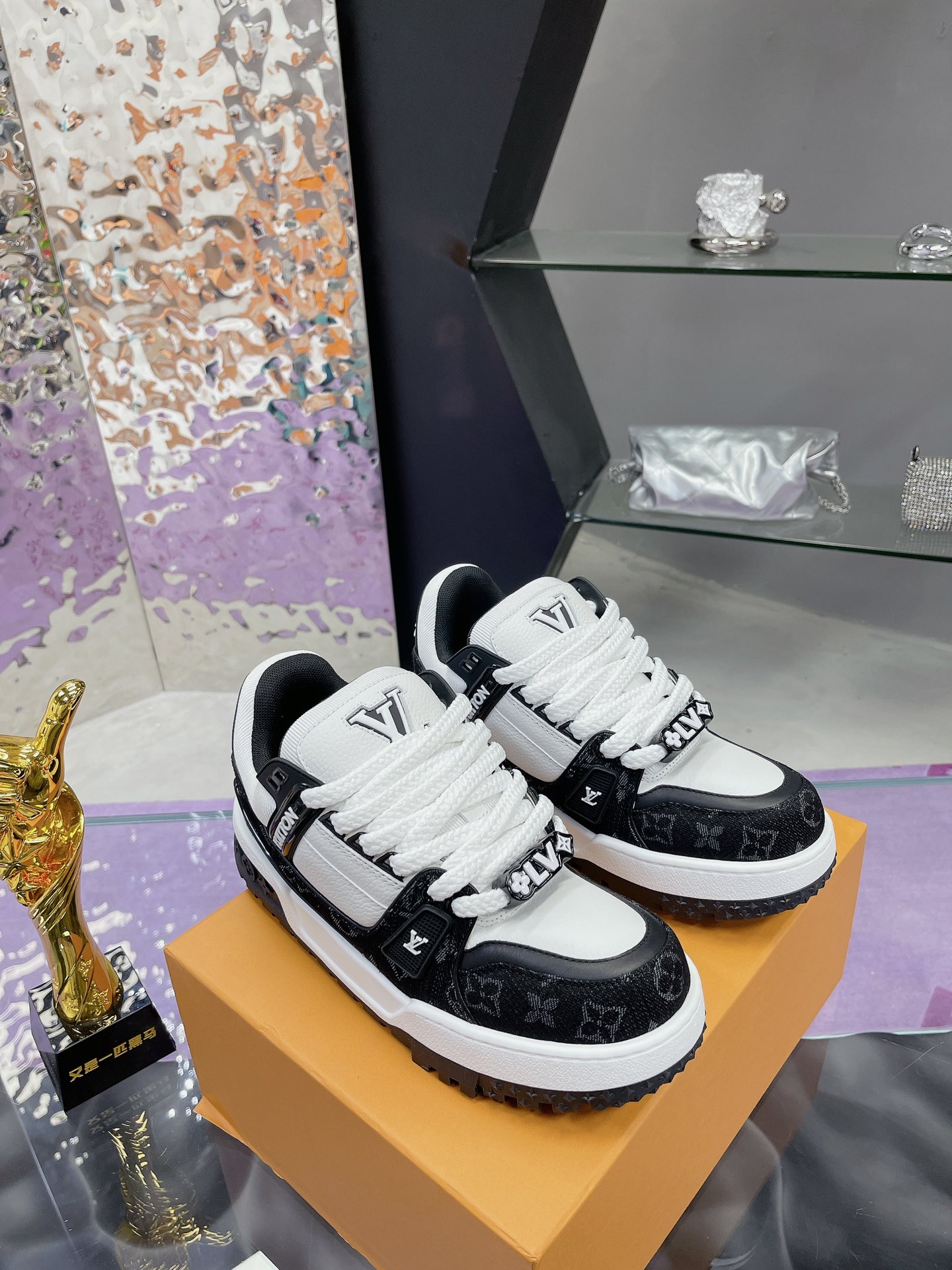 Louis Vuitton Male Basic Shoes L