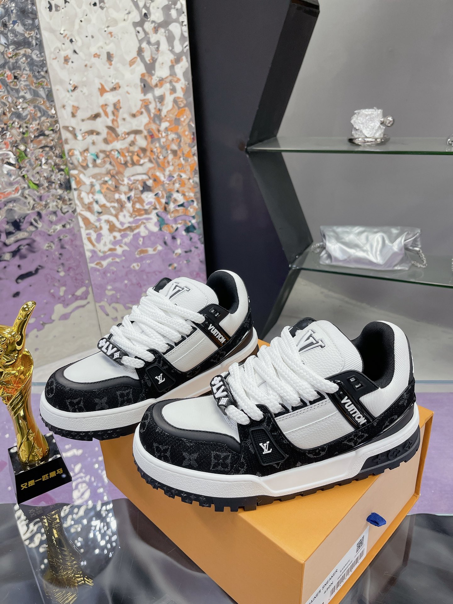 Louis Vuitton Male Basic Shoes L