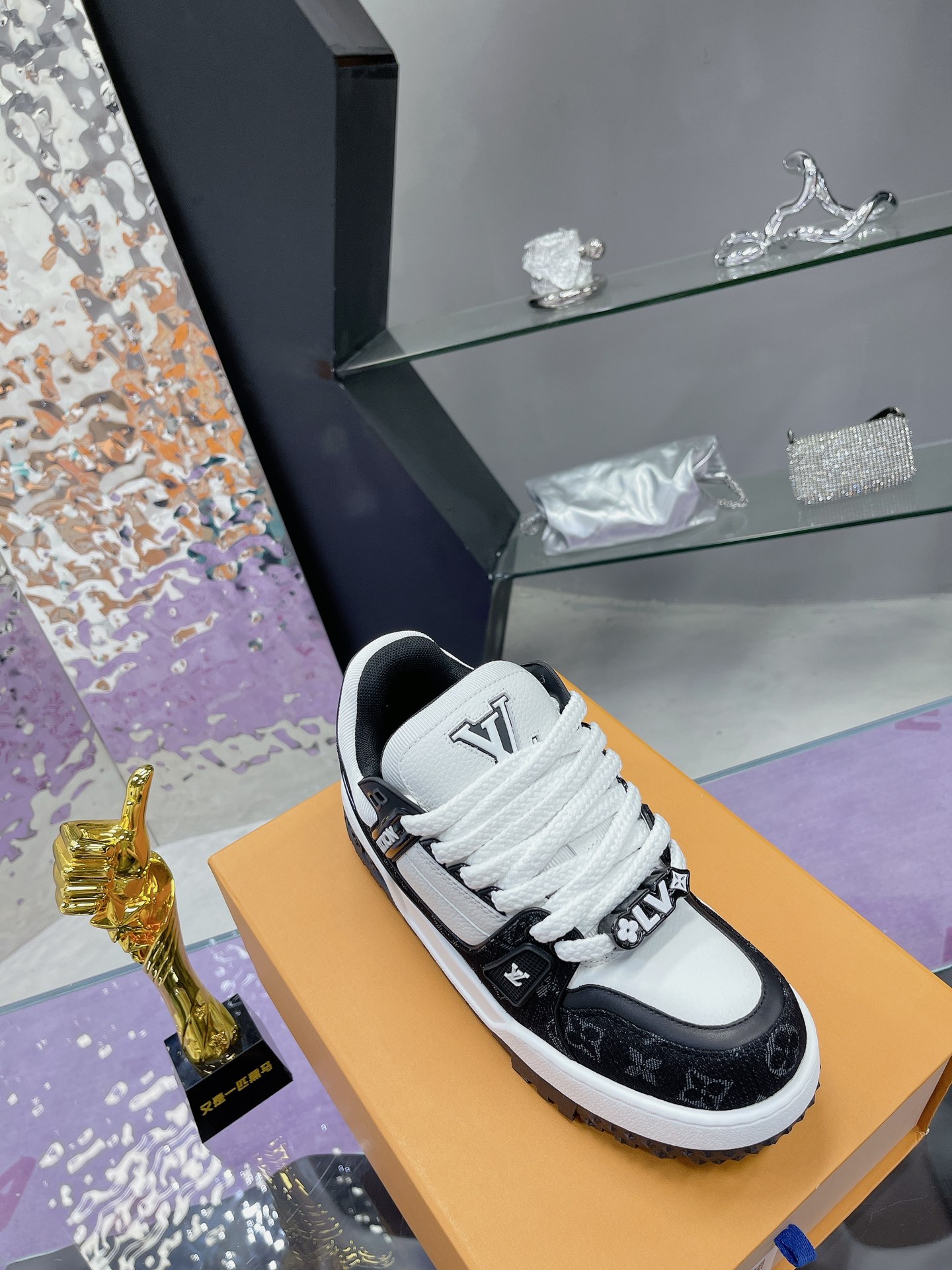 Louis Vuitton Male Basic Shoes L