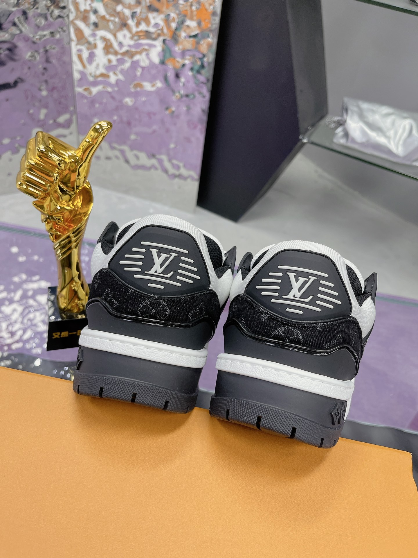 Louis Vuitton Male Basic Shoes L