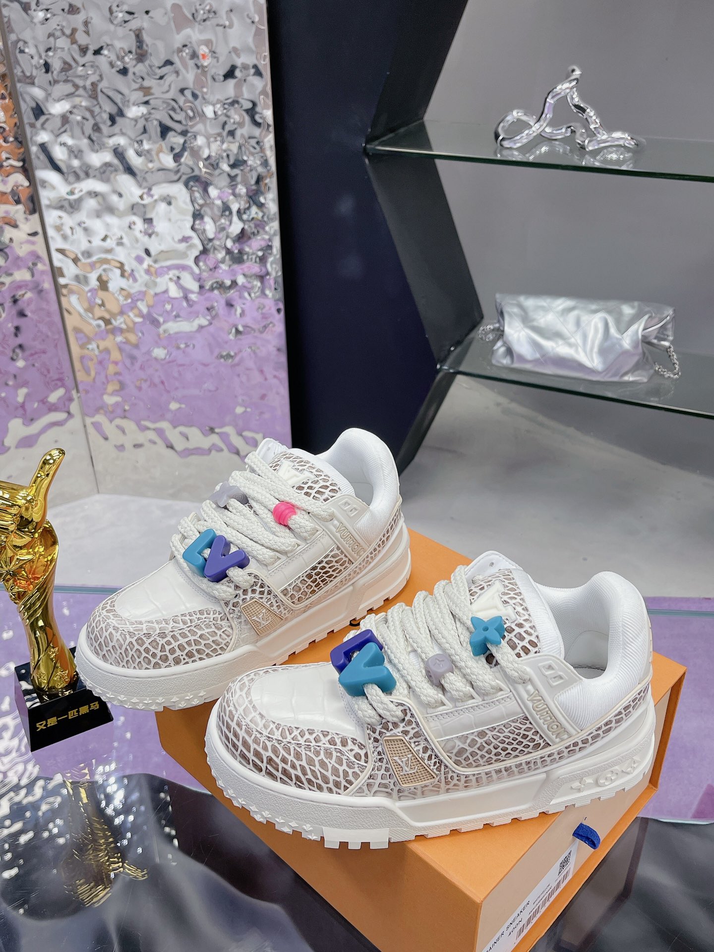 Louis Vuitton Male Basic Shoes L