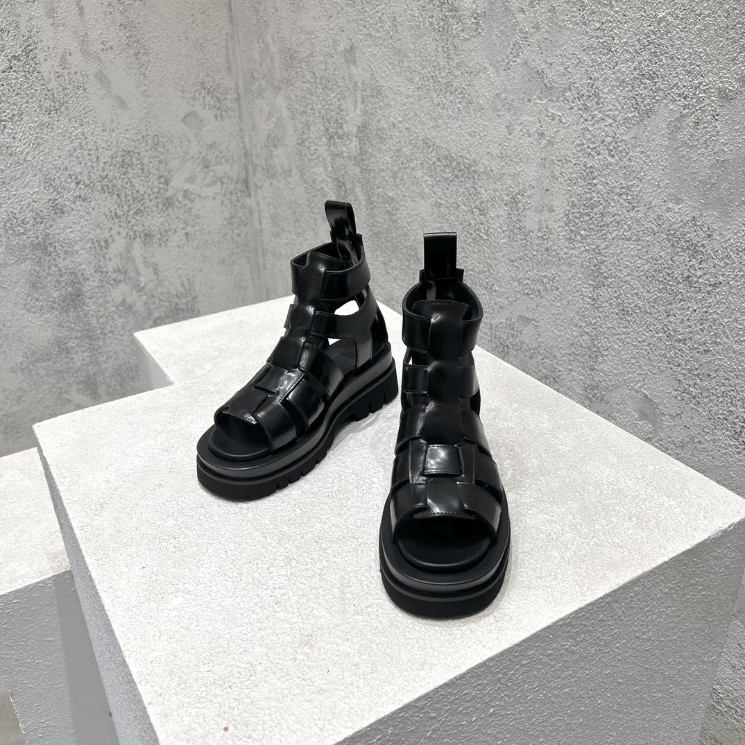 Bottega Veneta Dr. Martens Female Boots Cow Leather Black M-s