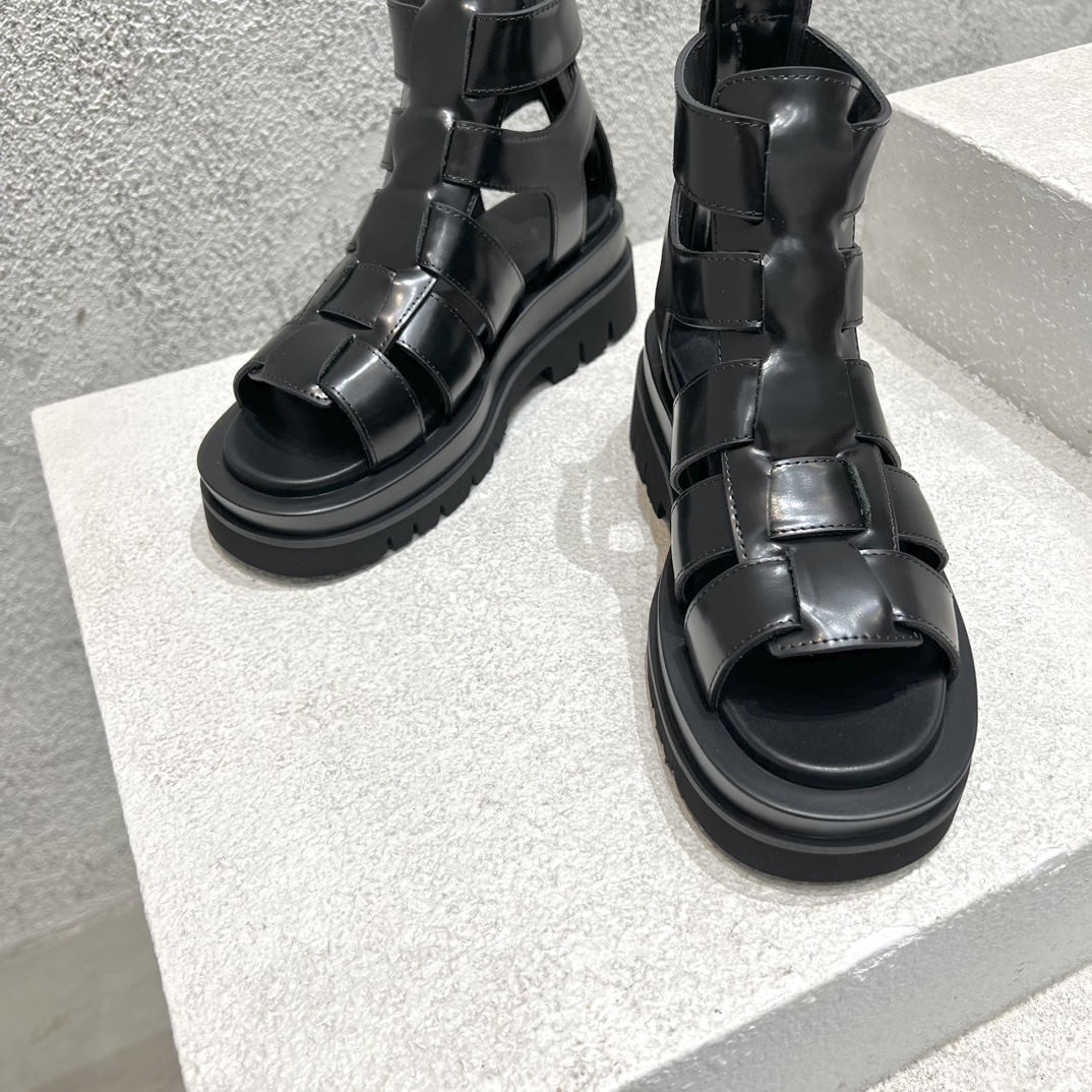 Bottega Veneta Dr. Martens Female Boots Cow Leather Black M-s