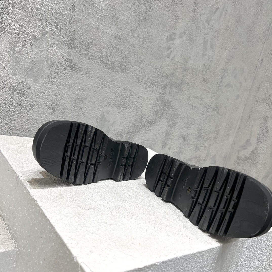 Bottega Veneta Dr. Martens Female Boots Cow Leather Black M-s