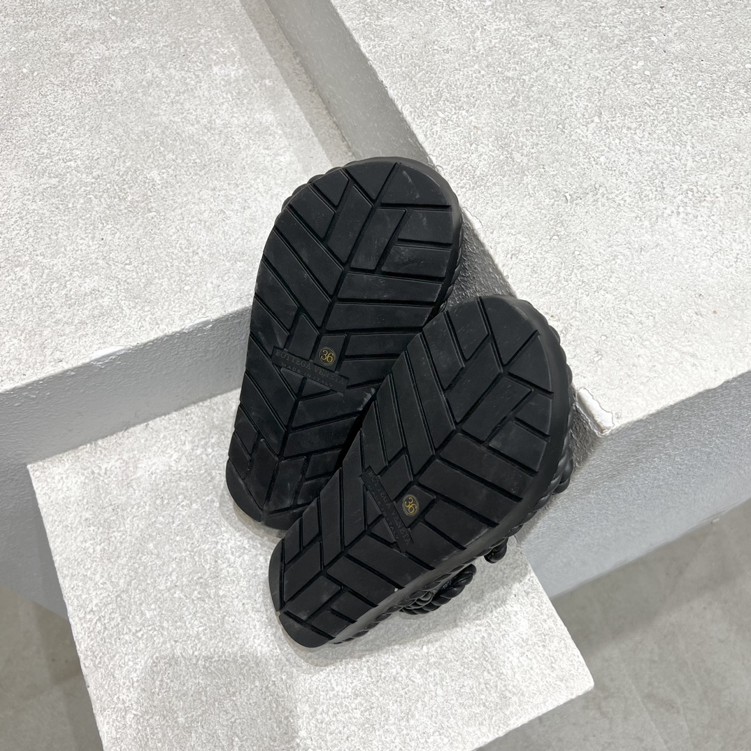 Bottega Veneta Calvin Klein Female Sandals Black M-l-s