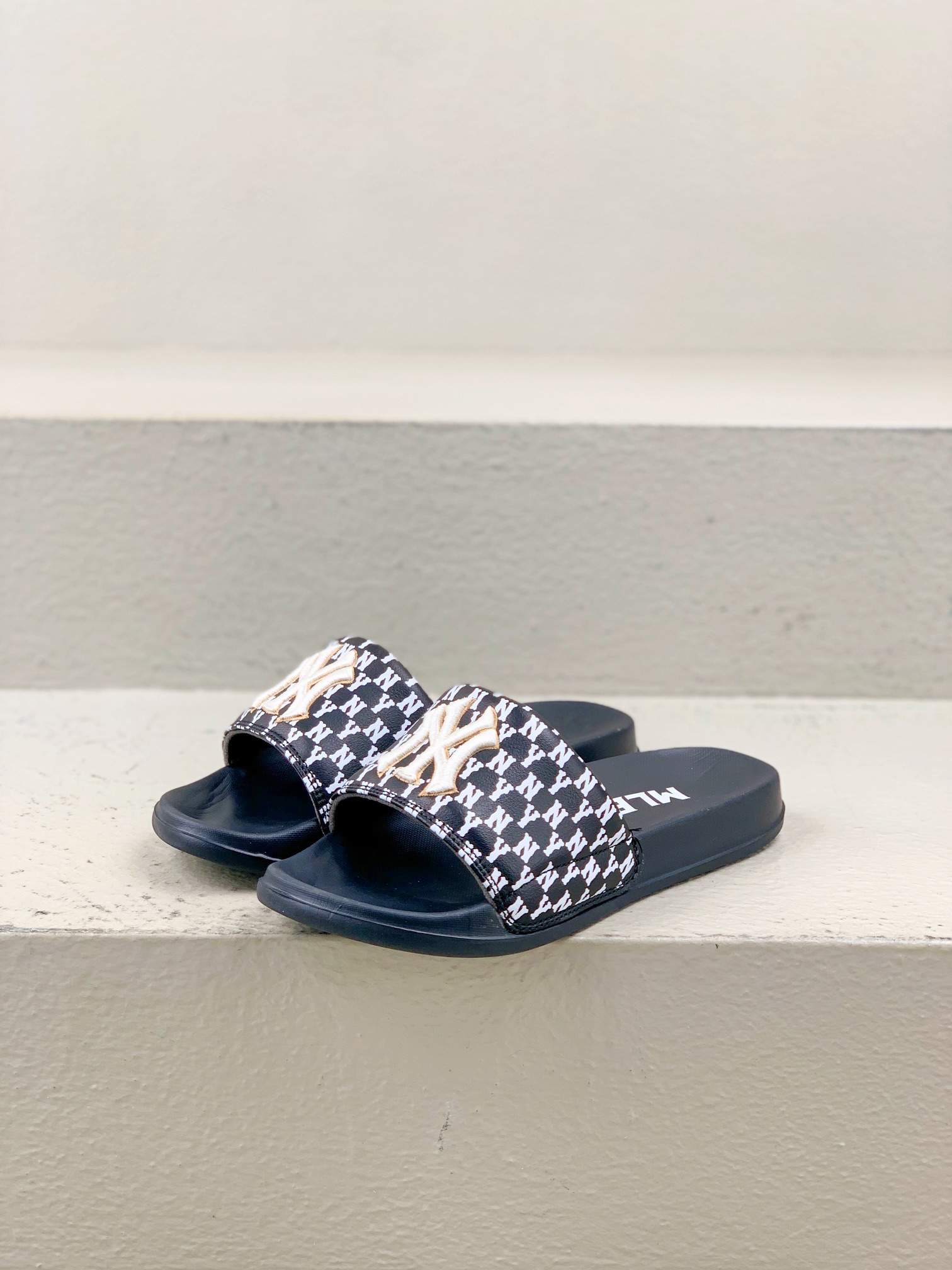 Male Slippers M-l-s