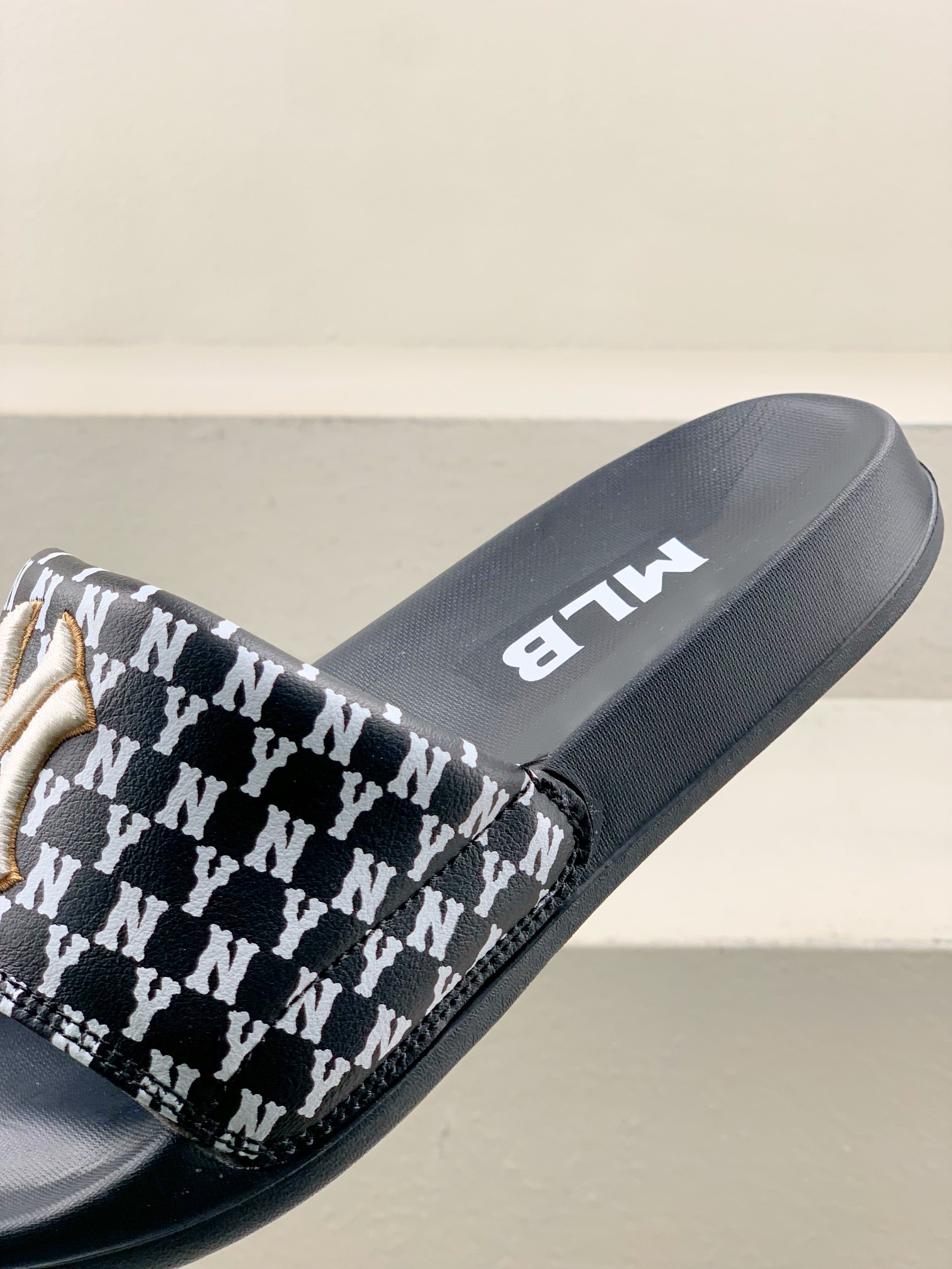 Male Slippers M-l-s