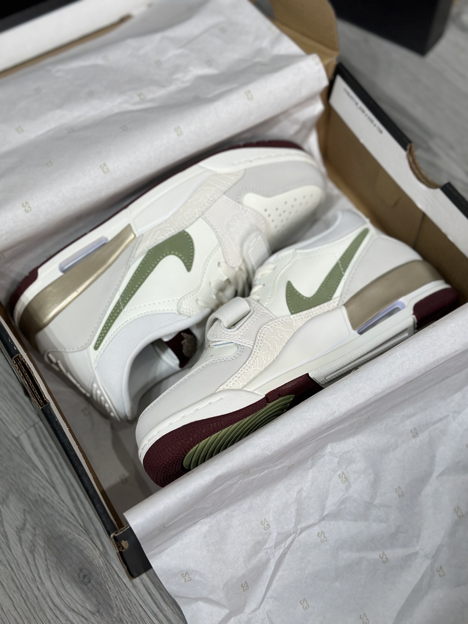 Jordan Nike Basic Shoes L